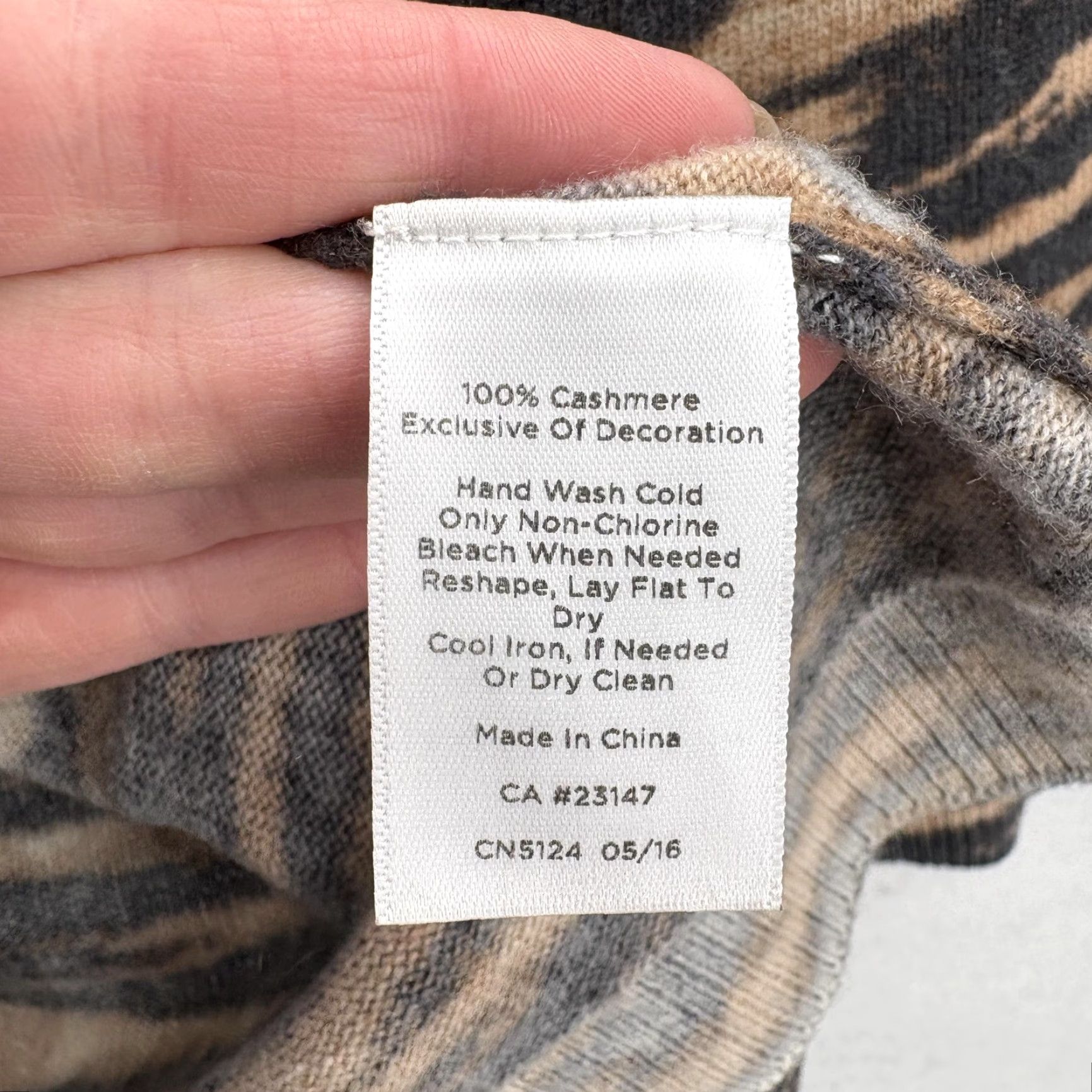 Talbots Talbots Sweater Womens XL Brown Black Tiger Print 100% Cashmere Crew Pullover Size XL / US 12-14 / IT 48-50 - 5 Thumbnail