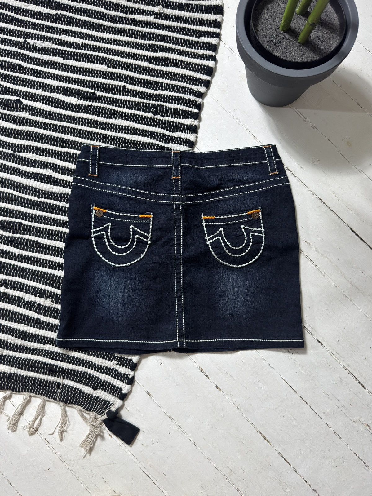 True Religion VINTAGE TRUE RELIGION 2000s CONTRAS STITCH MINI SKIRT Size 30" / US 8 / IT 44 - 1 Thumbnail