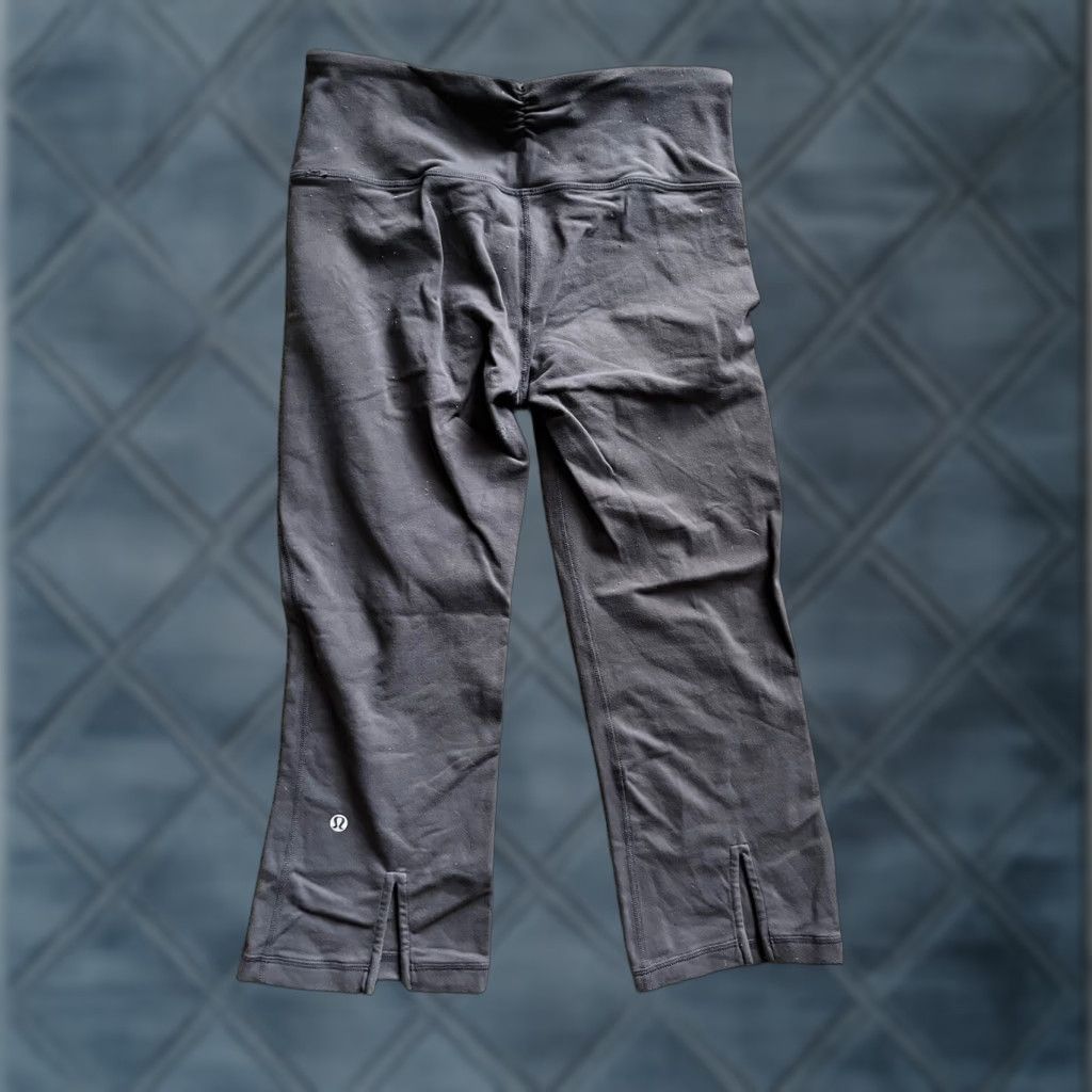 Lululemon VINTAGE Lululemon Athleisure Capri Leggings Women's Size 6 Gray Yoga Cross Training Size 28" / US 6 / IT 42 - 1 Thumbnail
