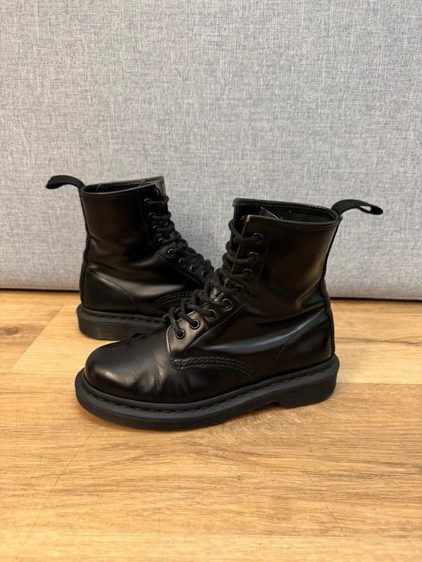 Dr. Martens Dr. Martens 1460 Smooth Mono Black Boots Leather 38 Size US 8 / IT 38 - 1 Thumbnail