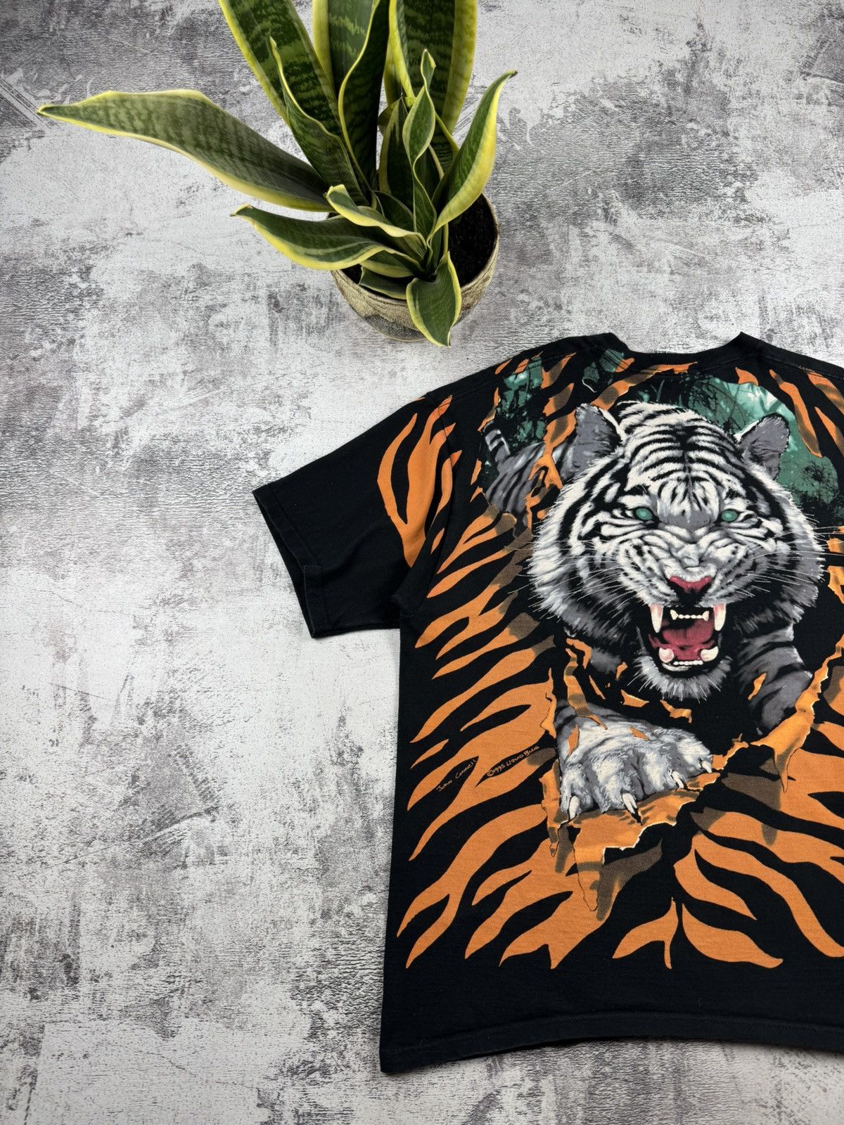 Liquid Blue Vintage Liquid Blue 1995 Tiger Over Print John Connel 90s Humor USA T Shirt Tee Size US XL / EU 56 / 4 - 14 Thumbnail