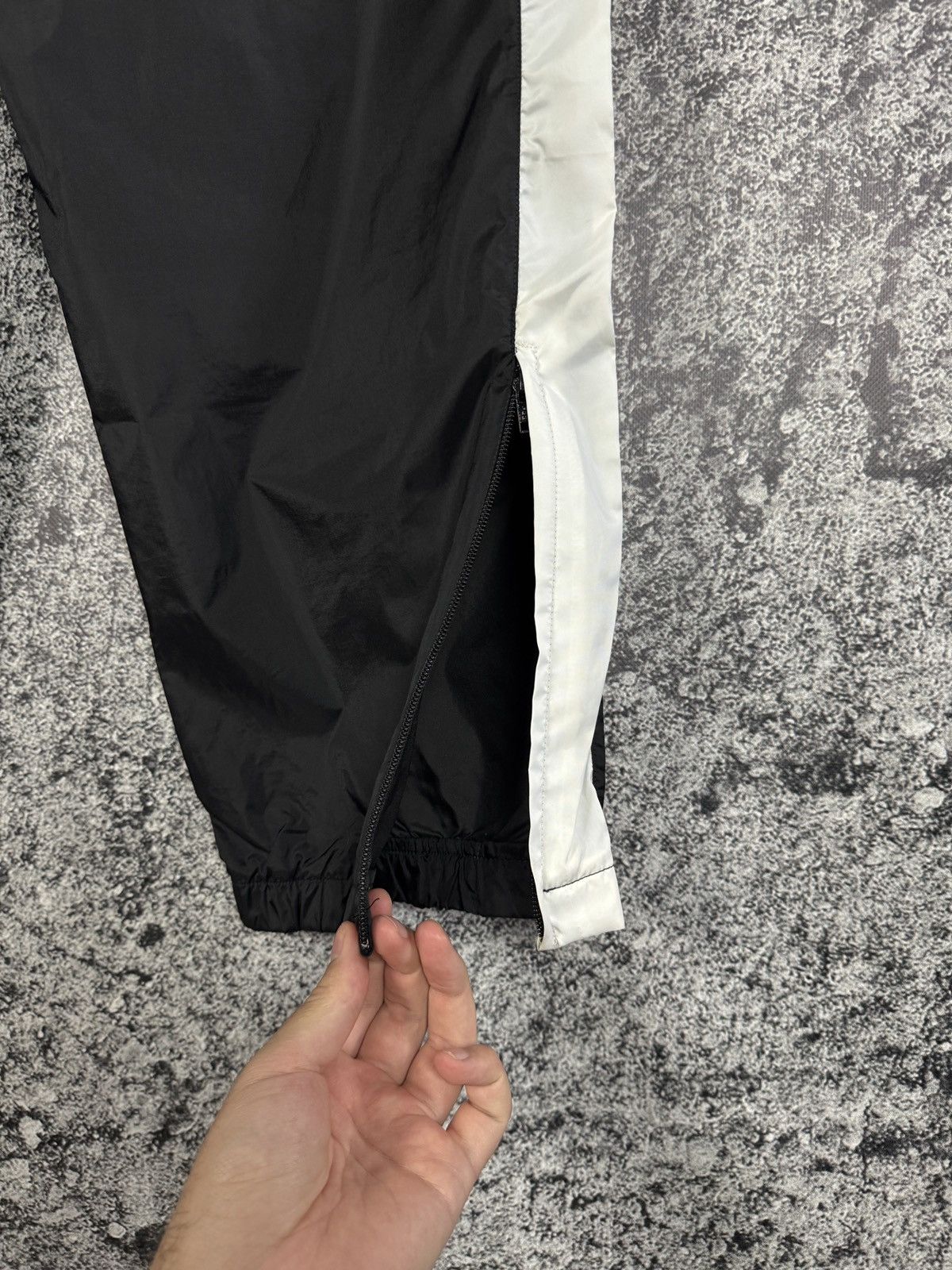 Nike Nike Track Nylon Pants Vintage 90s Style Zip Cuffs Y2K Sz L Size US 36 / EU 52 - 18 Thumbnail