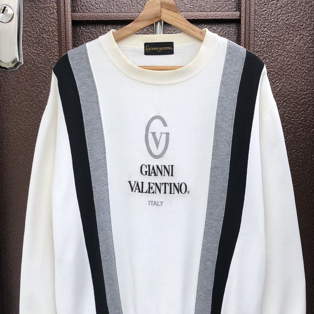 Gianni Valentino Vintage Gianni Valentino Italy Embroidery Logo Sweatshirts Size US L / EU 52-54 / 3 - 3 Thumbnail