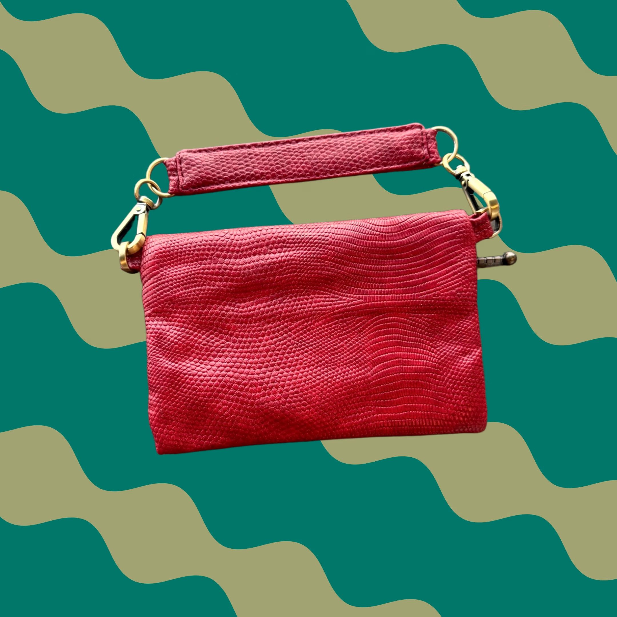 Vintage VINTAGE Red Mini Snakeskin Clutch Wristlet Wallet Purse Clutch Womens Size ONE SIZE - 1 Thumbnail