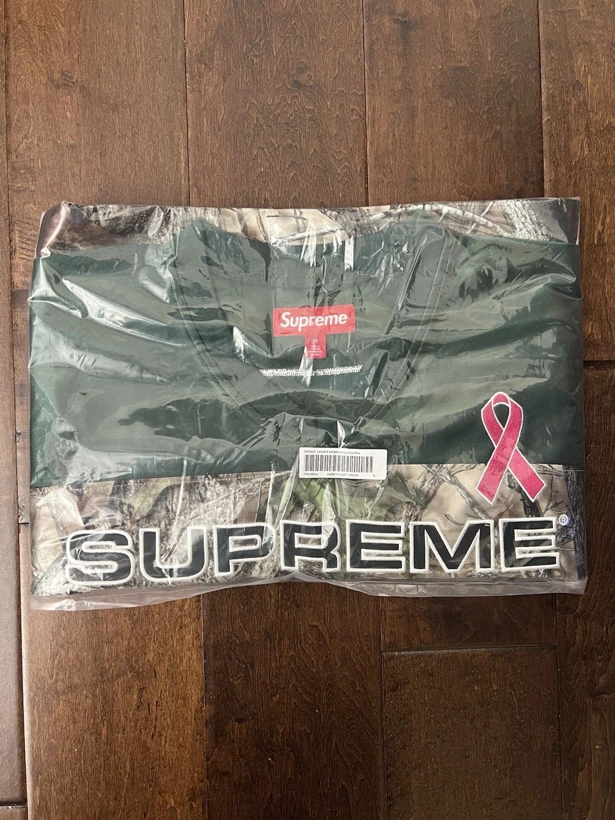 Supreme Supreme FW25 Breast Cancer Football Jeresy Green Size M New Size US M / EU 48-50 / 2 - 1 Thumbnail