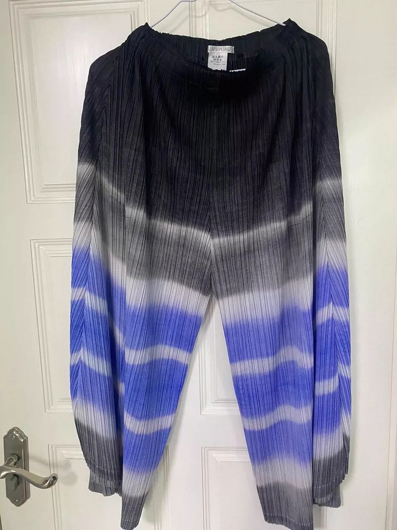Issey Miyake Issey Miyake size:2 Blue and black color combination bests Size 31" - 2 Thumbnail