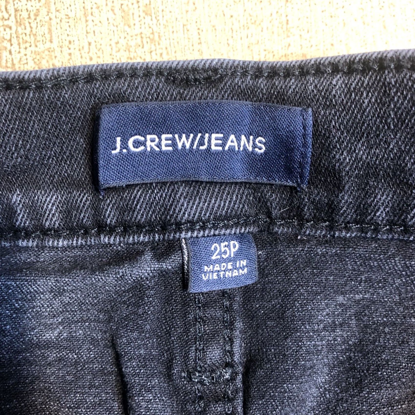 J.Crew J.CREW Denim Pencil Skirt Women's Petite 25P Black Frayed Raw Hem Pockets Bohemian Preppy American Style Short Skirt Mens Womens Girls? Size 42" / US 20 - 4 Thumbnail