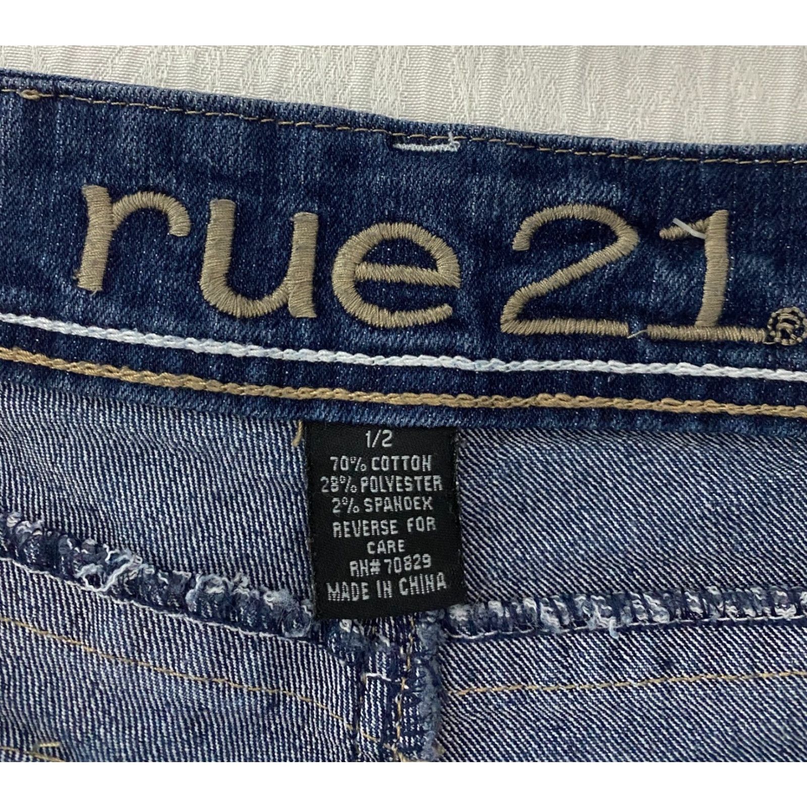 Vintage Rue 21 Women's Jeans Shorts Size 2 Blue Denim Embroidered Pockets Short Jeans Womens Size 27" / US 4 / IT 40 - 3 Thumbnail