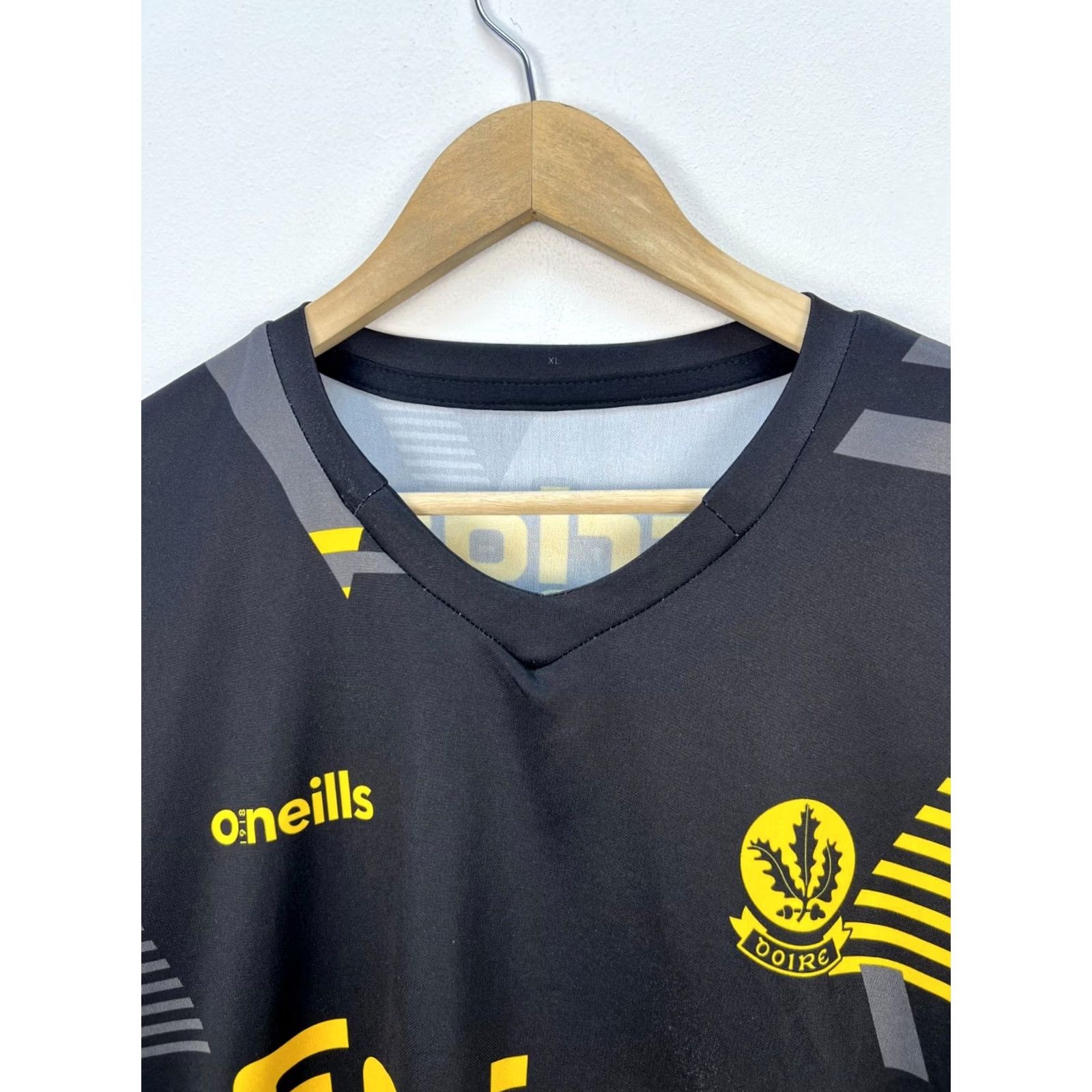 O'Neills Oneills Derry 2022 GAA Gaelic Training Shirt Jersey L Black Crew Neck Short Sleeve Mens Size US L / EU 52-54 / 3 - 3 Thumbnail