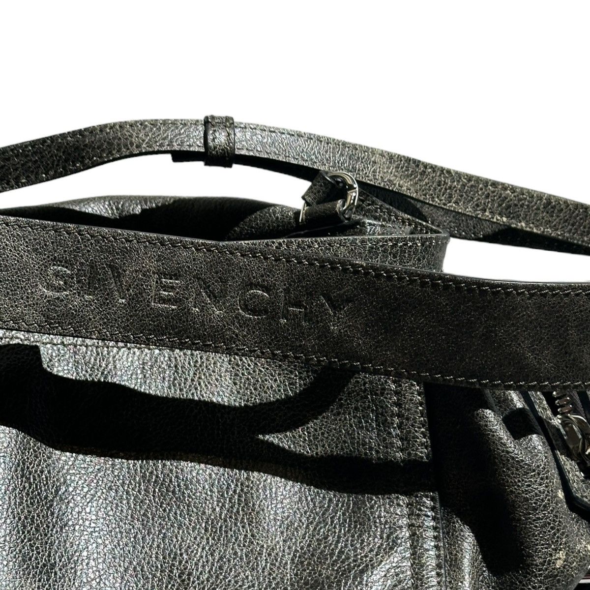 Givenchy $1,700 Givenchy pandora crinkled leather Crossbody messenger Size ONE SIZE - 8 Thumbnail