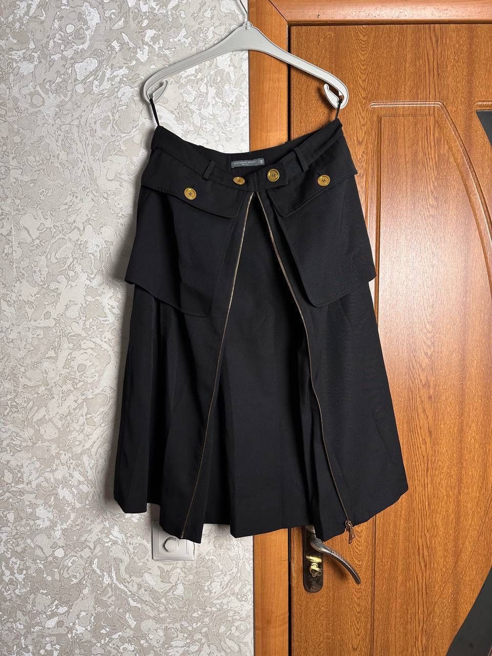 Alexander McQueen Alexander McQueen Skirt with Front Zip and Pocket Details Size 32" / US 10 / IT 46 - 2 Thumbnail