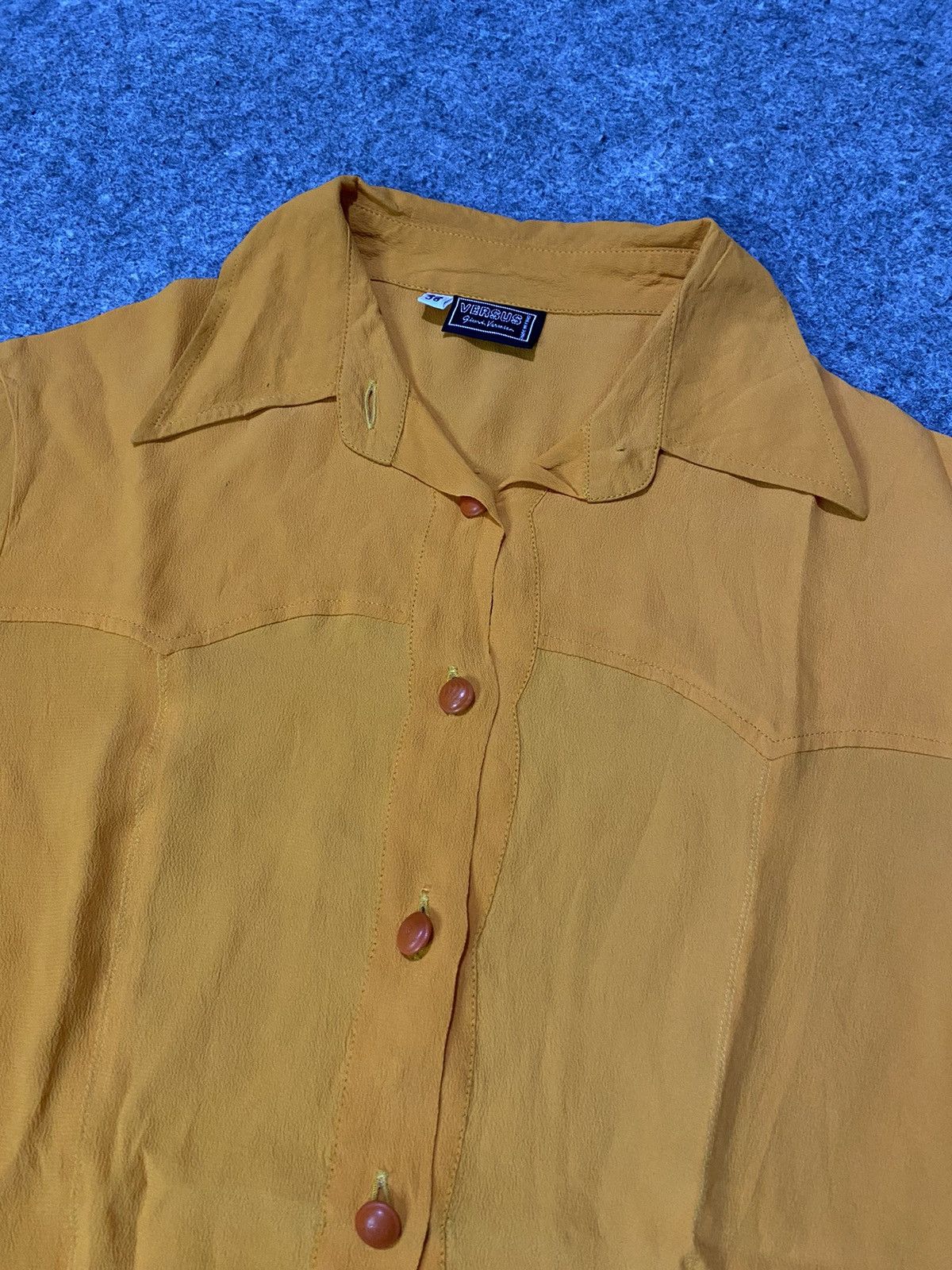 Versace 90s Vintage Versus Gianni Versace Silk Shirt Size XS / US 0-2 / IT 36-38 - 3 Thumbnail