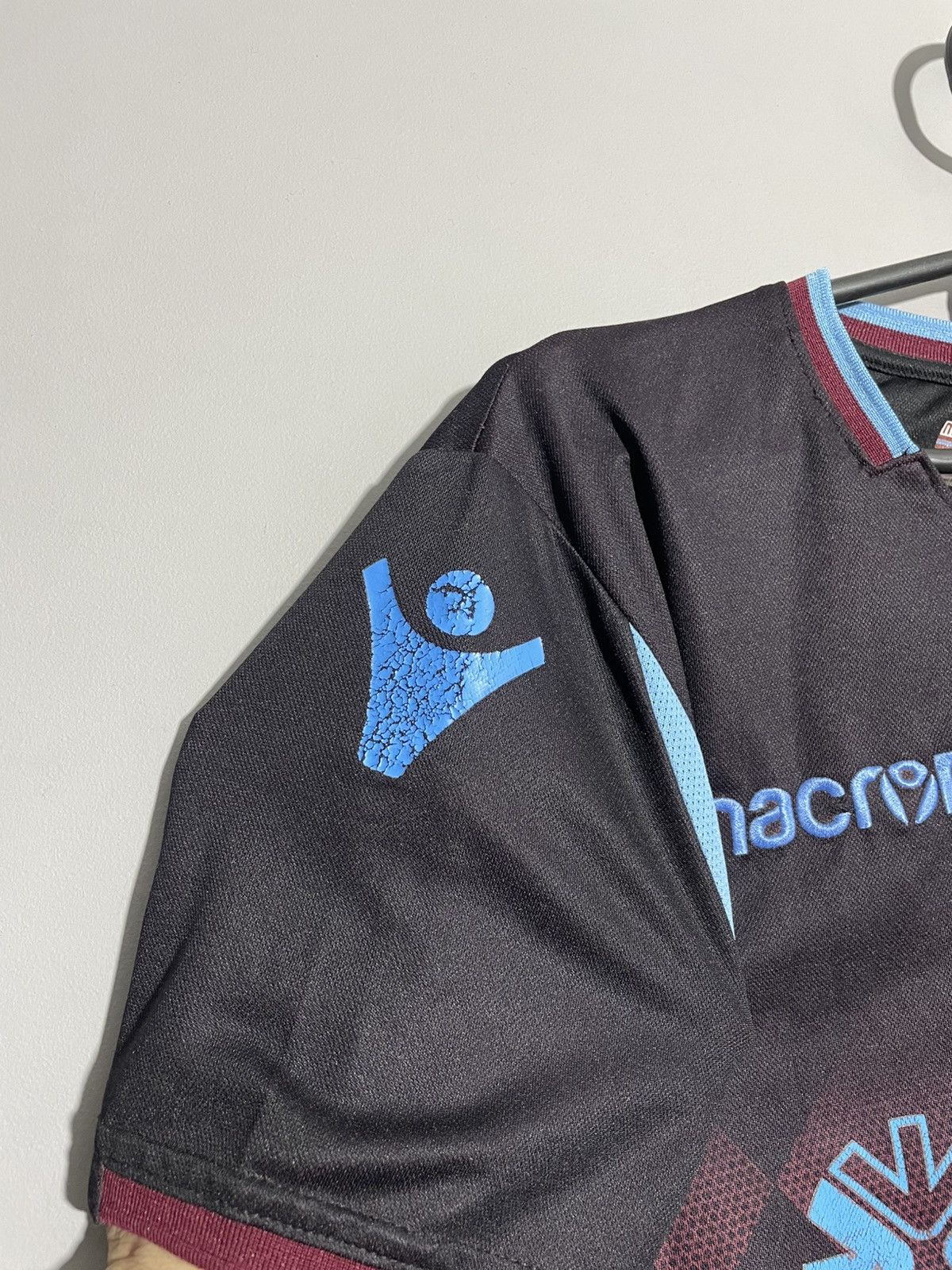 Macron × Vintage TRABZONSPOR 2018 2019 THIRD FOOTBALL SHIRT size S Size US S / EU 44-46 / 1 - 3 Thumbnail