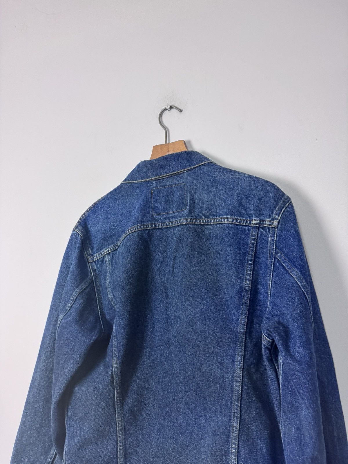 Levi's Vintage Levi’s Faded Blue Trucker Denim Jacket Size US S / EU 44-46 / 1 - 9 Thumbnail
