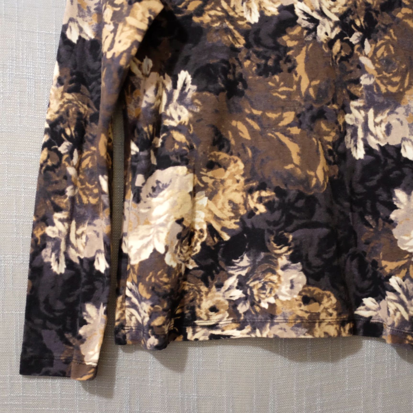 Croft & Barrow **CROFT & BARROW Women's Floral Longsleeve Tee PS #H94-6** User: **CROFT & BARROW Women's Floral Long Sleeve Tee PS #H94-6** Size S / US 4 / IT 40 - 3 Thumbnail