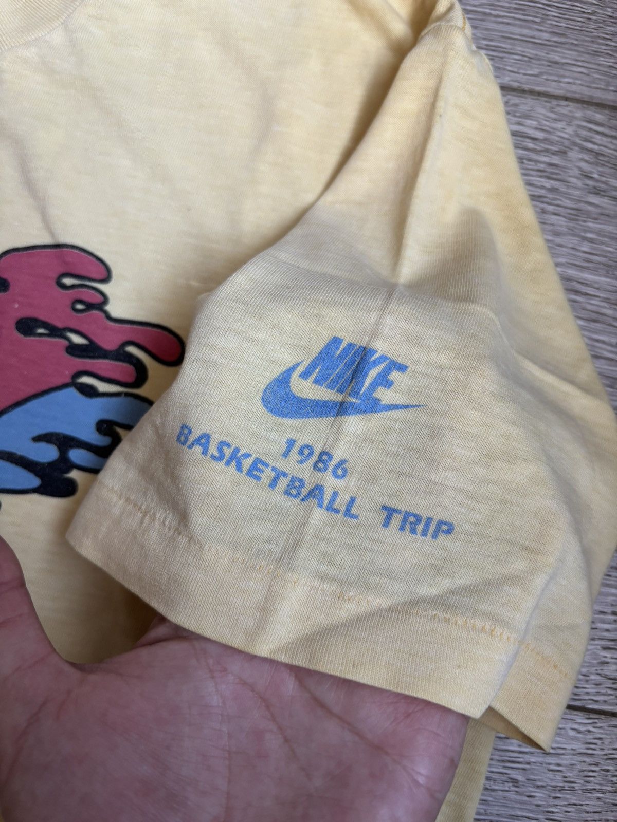 Nike Vintage 80s Nike flamingo tshirt (blue tag) Size US L / EU 52-54 / 3 - 3 Thumbnail