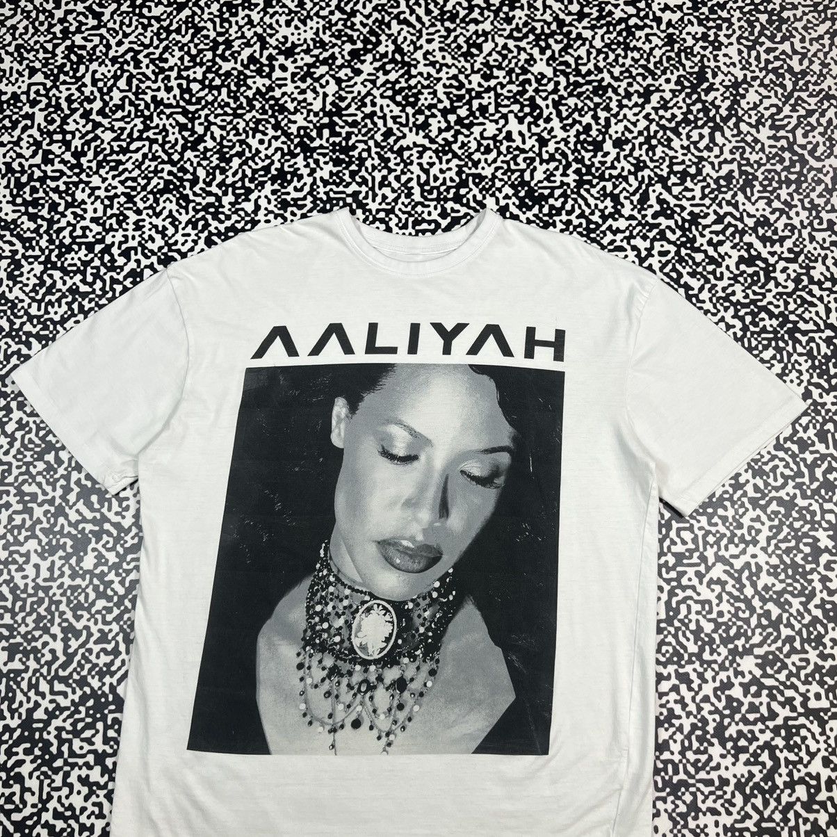 Rap Tees Vintage Y2K AALIYAH Band Rap Style Face Girl Print T-shirt Size US M / EU 48-50 / 2 - 4 Thumbnail