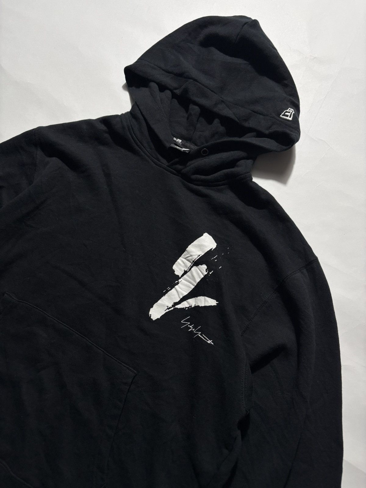 New Era × Yohji Yamamoto YOHJI YAMAMOTO-NEW ERA SPELLOUT LOGO HOODIE Size US S / EU 44-46 / 1 - 2 Thumbnail