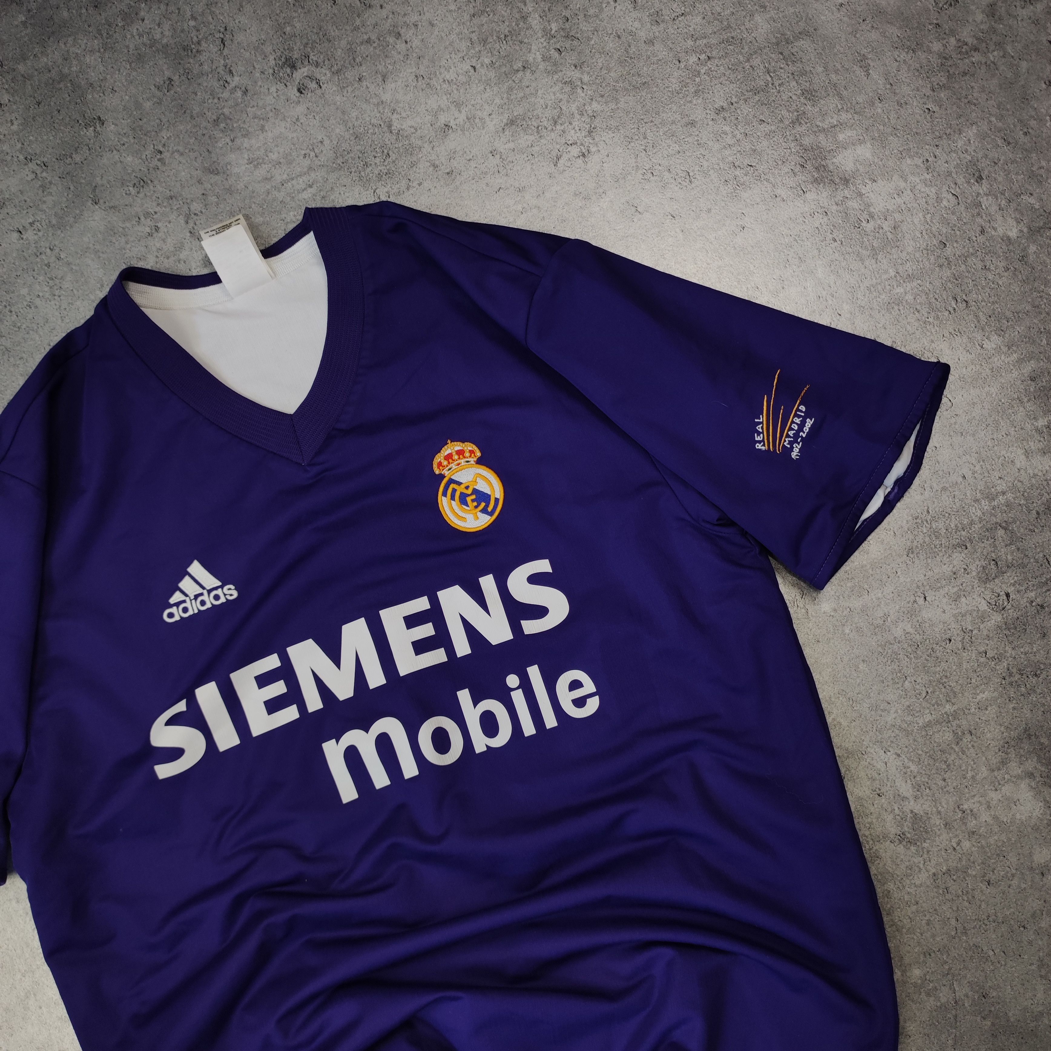 Vintage RARE Real Madrid Vintage 2002 Doublesided Third Jersey Size US M / EU 48-50 / 2 - 5 Thumbnail