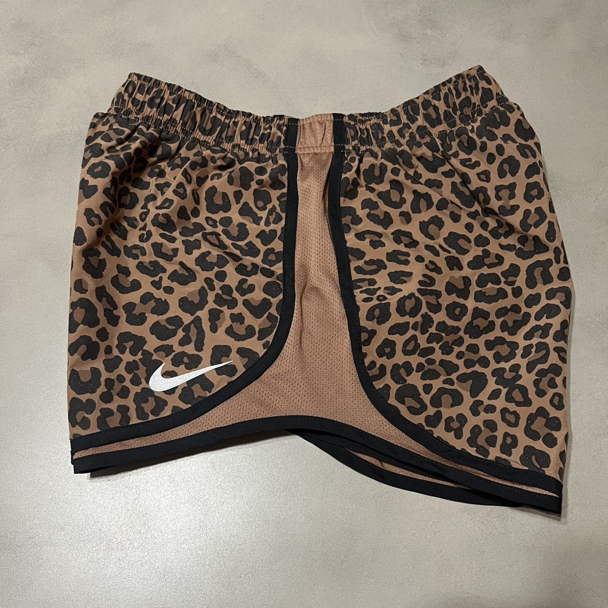 Nike Dri Fit Tempo Leopard Print Shorts SZ M Size 26" / US 2 / IT 38 - 4 Thumbnail