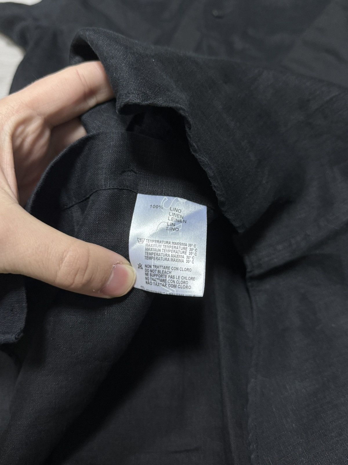 Versace Versace linen patterns shirt buttons v logo Size US M / EU 48-50 / 2 - 9 Thumbnail