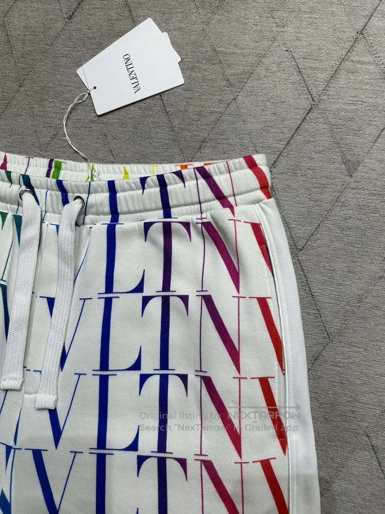 Valentino Valentino Full logo shorts Size US 32 / EU 48 - 3 Thumbnail