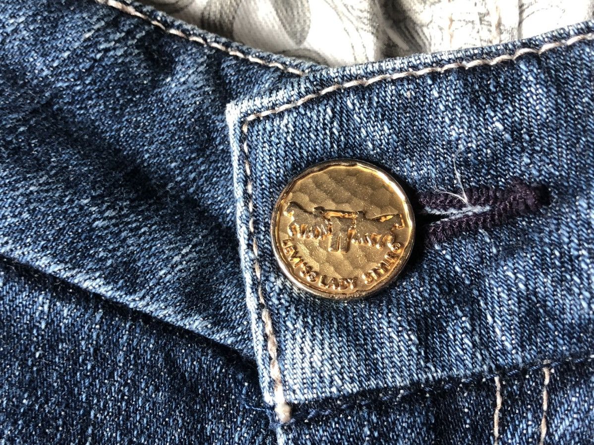 Levi's ‼️Last Drop‼️Vtg🔥Levi’s🔥Flared Distressed Denim Ladies Size 27" / US 4 / IT 40 - 4 Thumbnail