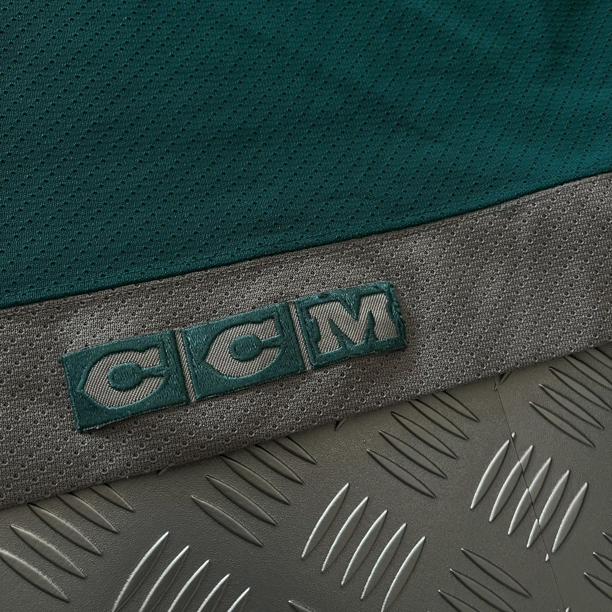 Ccm × NHL Vintage 90s CCM NHL Anaheim Mighty Ducks NHL Hockey Jersey 🦆 Size US M / EU 48-50 / 2 - 13 Thumbnail