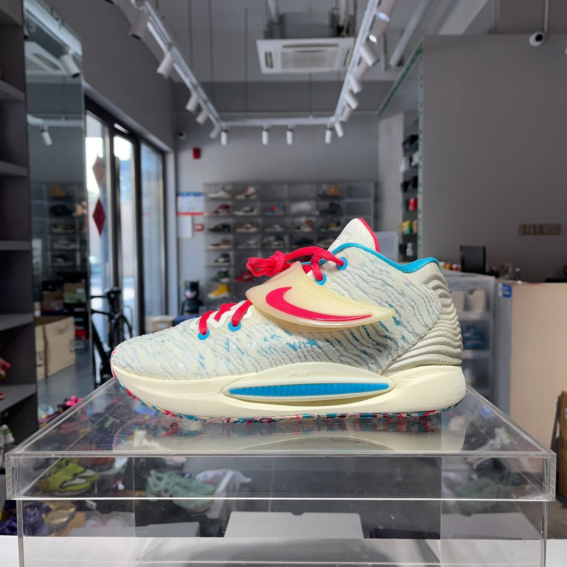 Nike Nike KD Rainbow Multi Lowtop Sneakers 9 Men Size US 9 / EU 42 - 1 Thumbnail