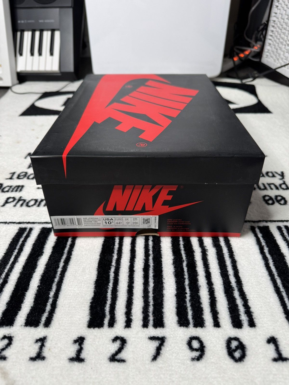 Nike Air Jordan 1 Retro High OG Shattered 3.0 Custom Size US 10.5 / EU 43-44 - 8 Thumbnail