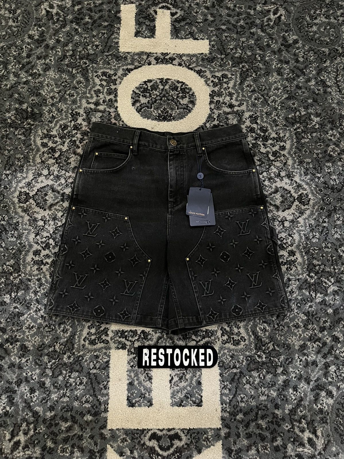 Louis Vuitton NEW LV EXCLUSIVE BLACK CARPENTER SHORTS Size US 31 - 1 Thumbnail