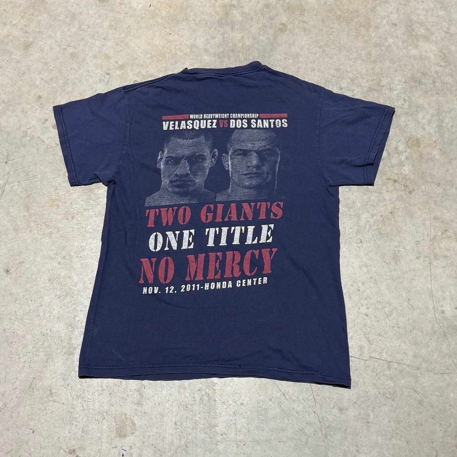 Fruit Of The Loom Vintage UFC Velasquez Vs Dos Santos Tee Medium Size US M / EU 48-50 / 2 - 2 Thumbnail