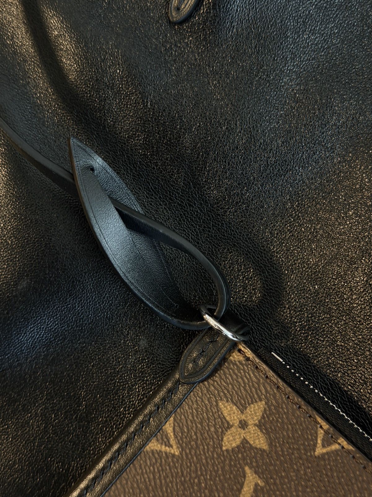 Louis Vuitton Louis Vuitton Carry All Vibe MM Black Shoulder Bag Size ONE SIZE - 9 Thumbnail