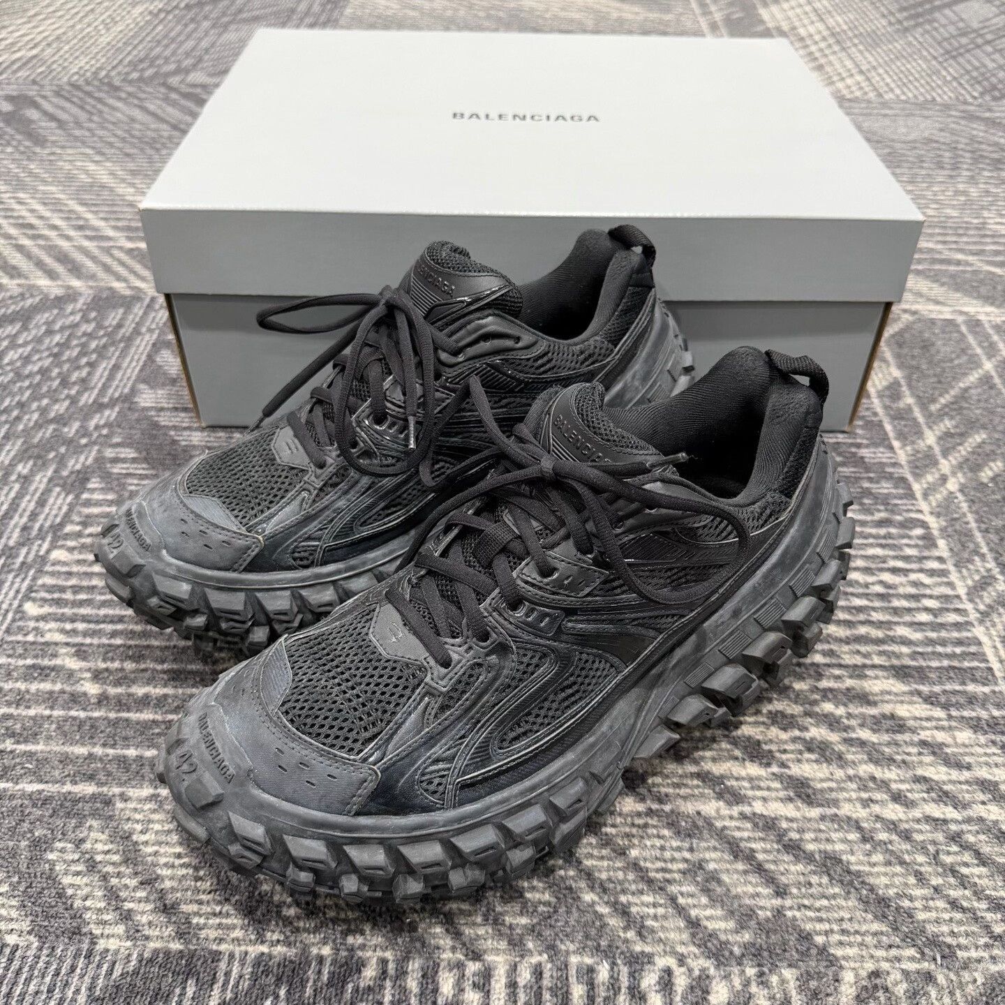 Balenciaga Balenciaga Bouncer Vintage Tire Shoes Size US 9 / EU 42 - 1 Thumbnail
