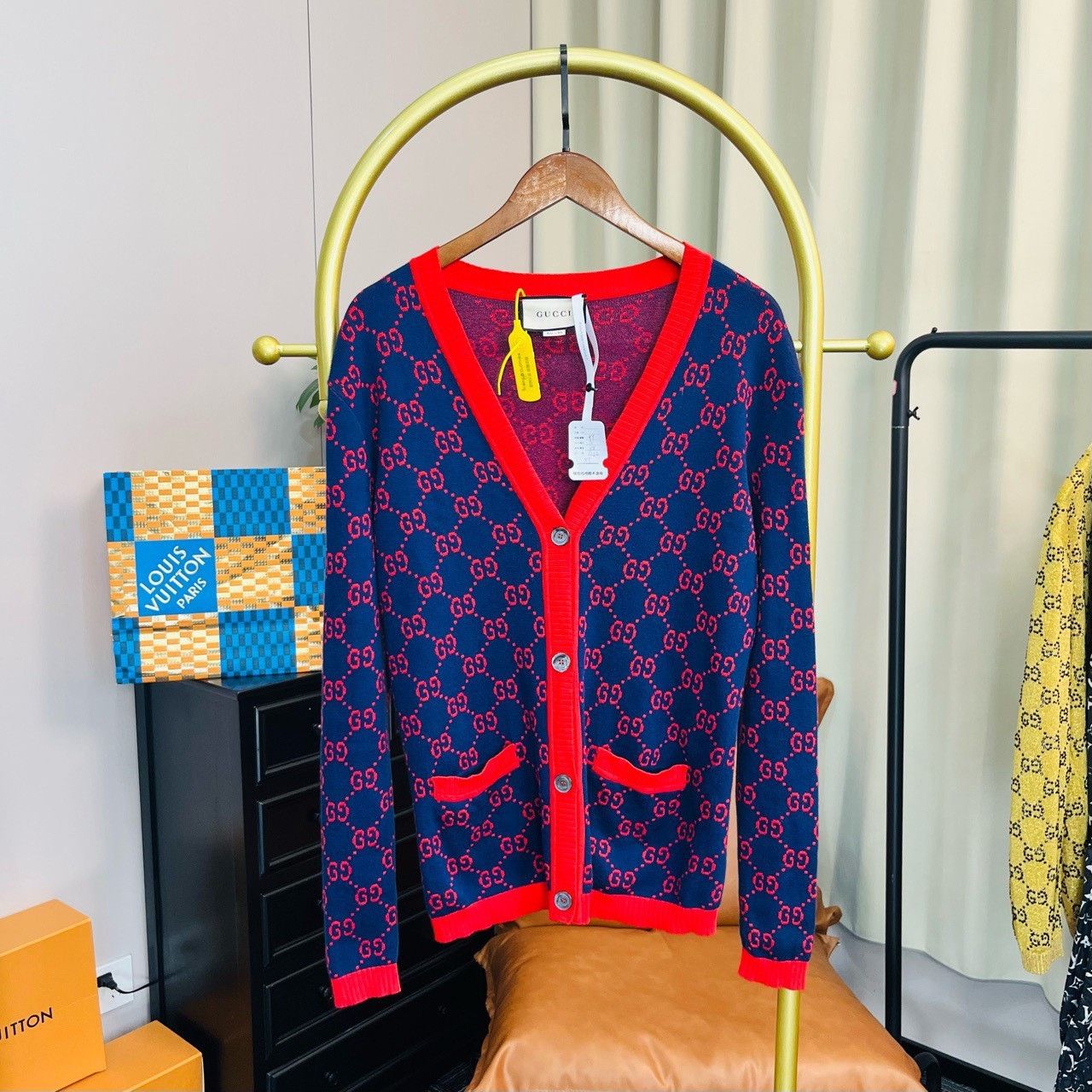 Gucci Red and blue full-print knitted cardigan sweater 2501