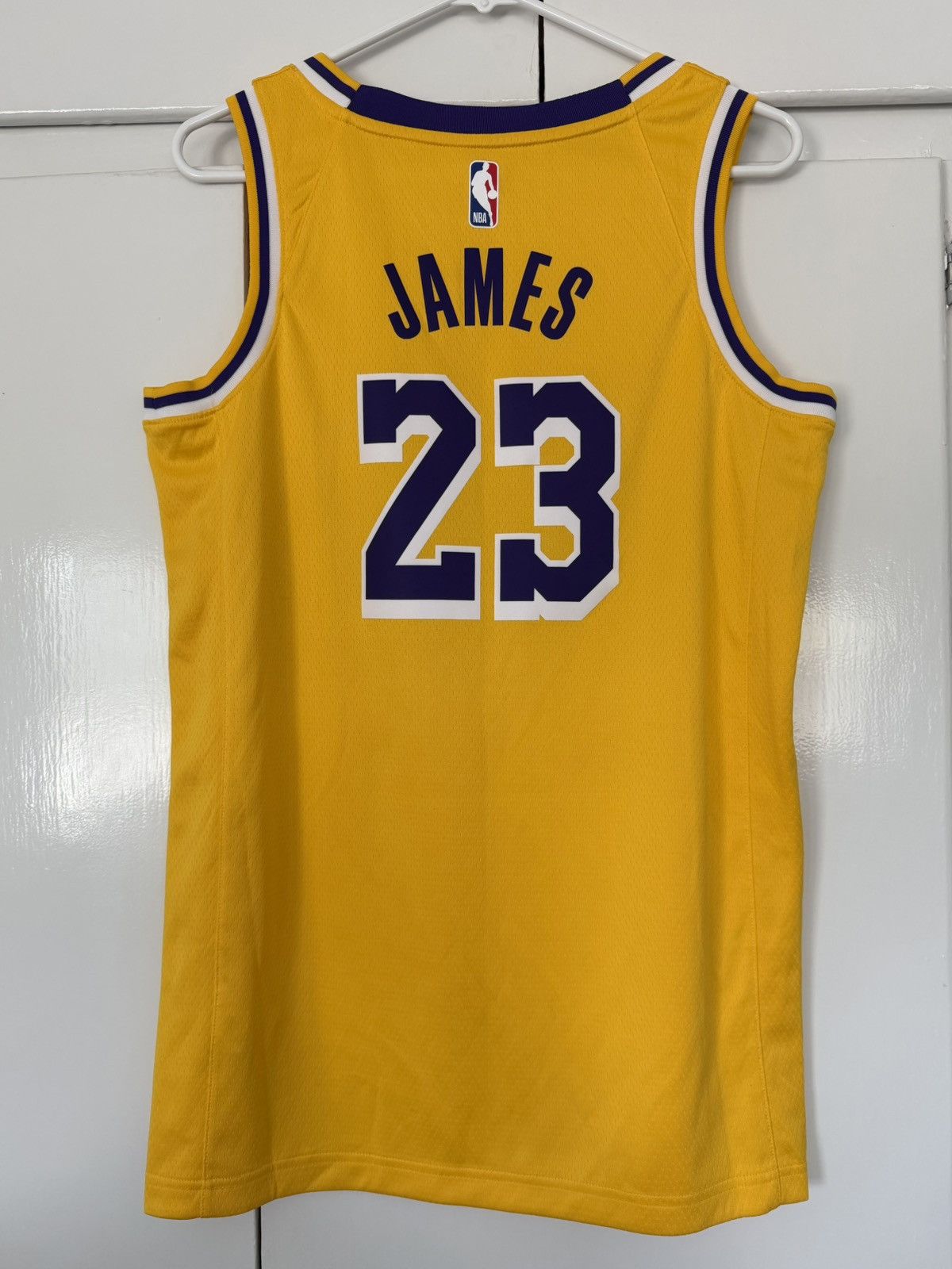 Nike NIKE LOS ANGELES LAKERS LEBRON JAMES JERSEY 23 SWINGMAN ICON Size US S / EU 44-46 / 1 - 2 Thumbnail