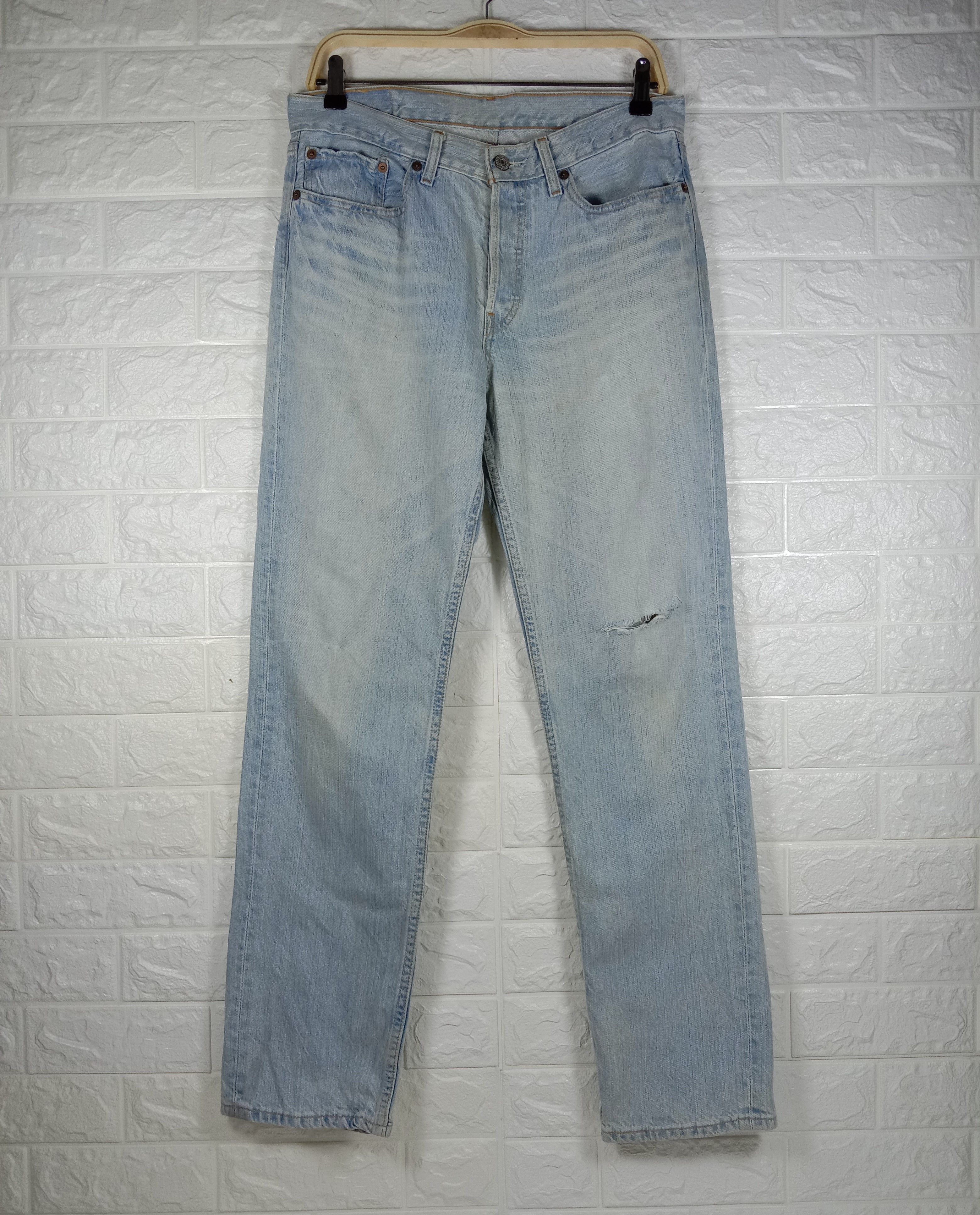 Levi's Vintage Levi’s 501 Jeans Light Wash Distressed Denim Size US 33 - 1 Thumbnail