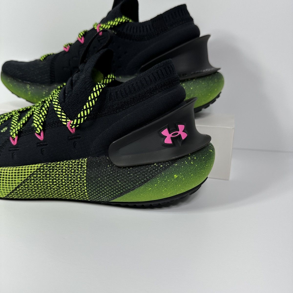 Under Armour HOVR PHANTOM 3 AMP LIME SURGE RUNNING INTELLIKNIT GREEN PINK Size US 9.5 / EU 42-43 - 9 Thumbnail