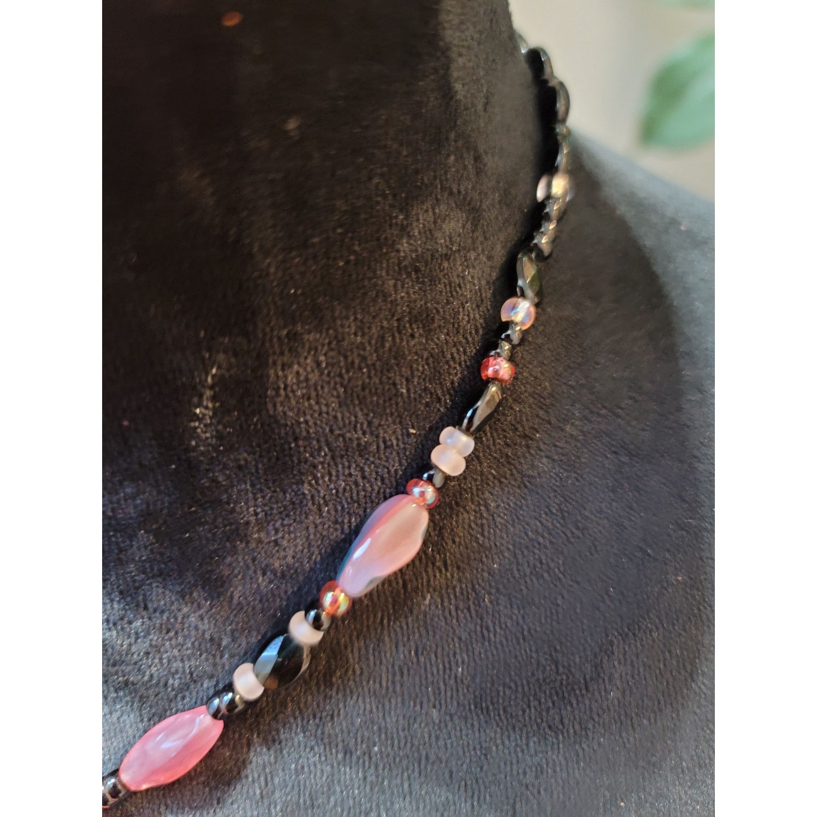 The Unbranded Brand Pink And Black Beaded Necklace With Oval Pendant Hook Clasp Size ONE SIZE - 4 Thumbnail