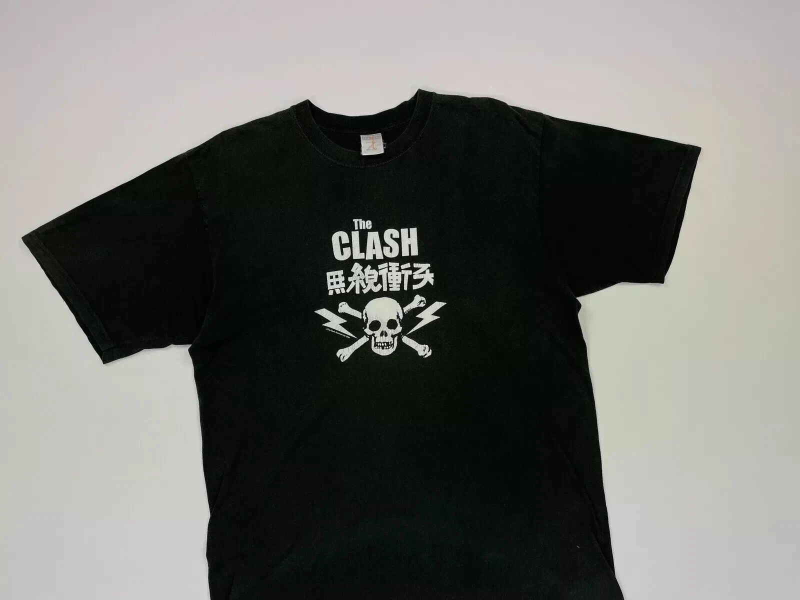 Vintage VINTAGE 2000s THE CLASH 2004 SHIRT TEE JERZEES FADED Size US M / EU 48-50 / 2 - 6 Thumbnail