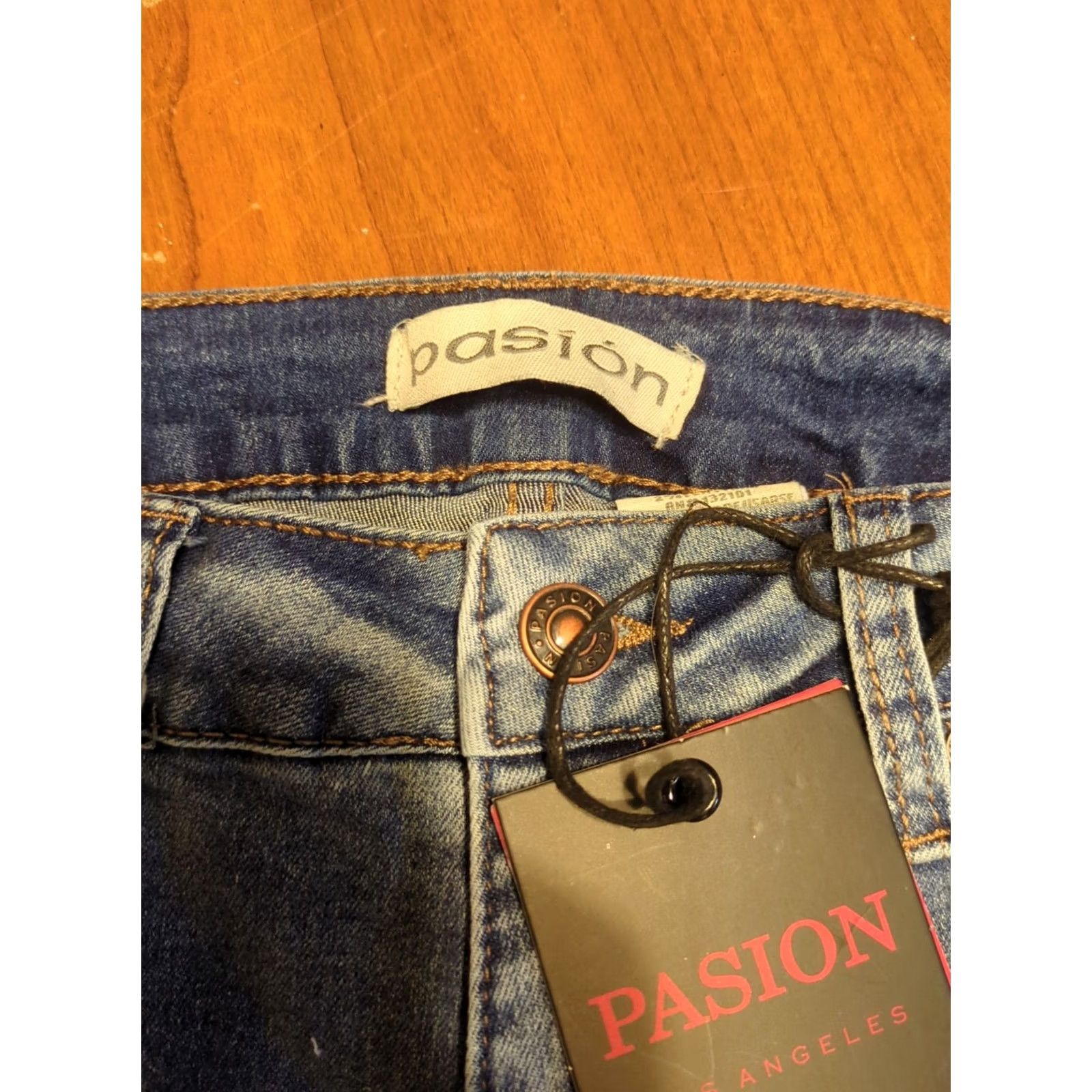 Vintage Pasion Distressed Five-Pocket Skinny Jeans Navy Size 7 NWT Womens Skinny Jeans Navy 7 NWT Size 28" / US 6 / IT 42 - 4 Thumbnail
