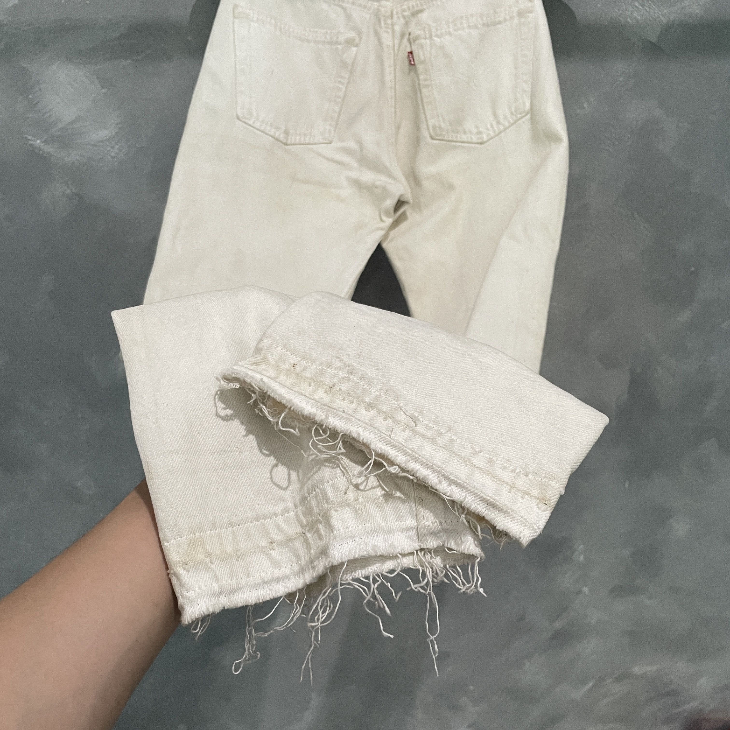 Levi's Vintage 90s Levi's 501 Thrashed Released Hem White Size 27" / US 4 / IT 40 - 9 Thumbnail