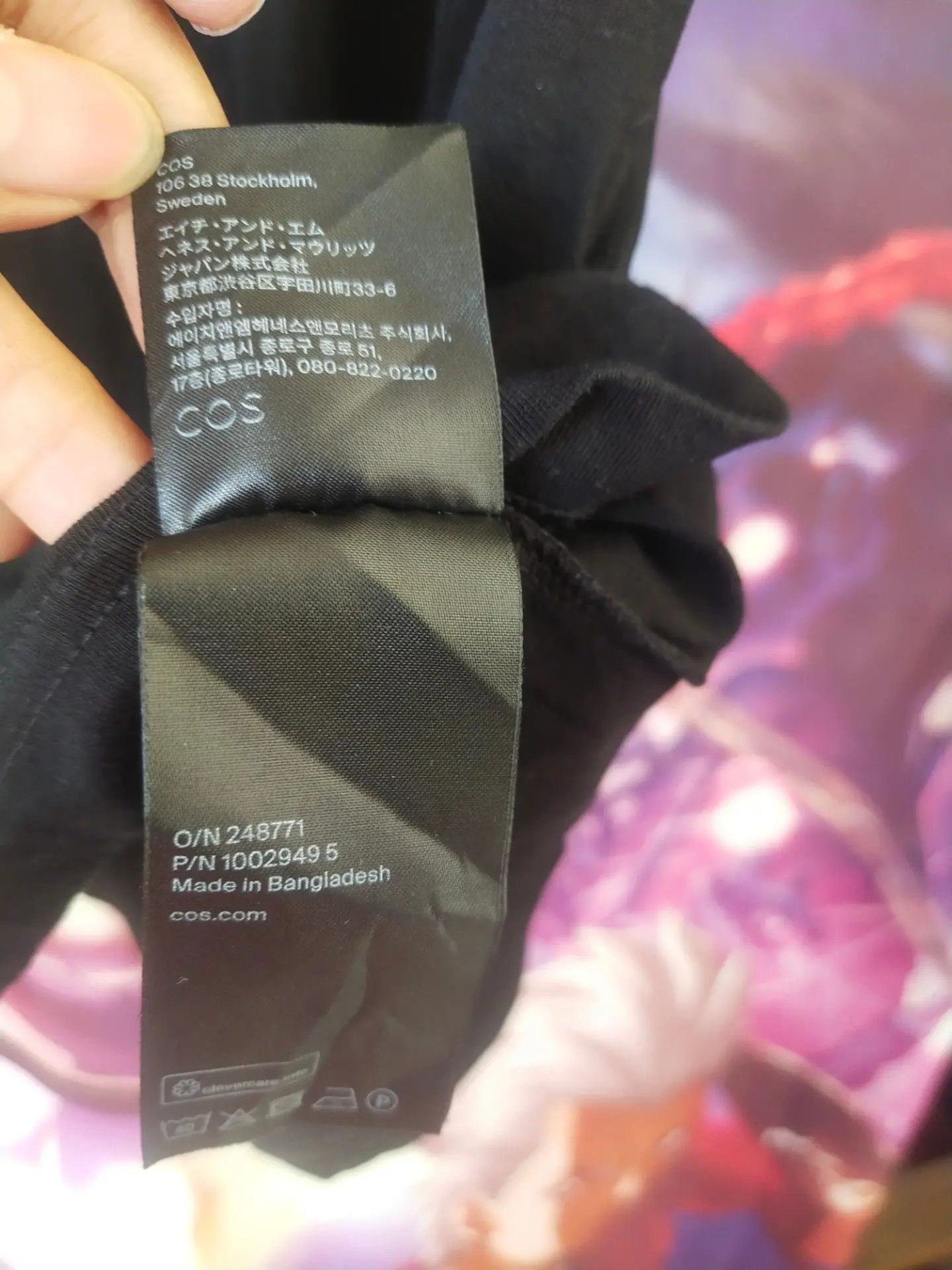 Cos Cos V-Neck Basic Black Tees Size US L / EU 52-54 / 3 - 7 Thumbnail