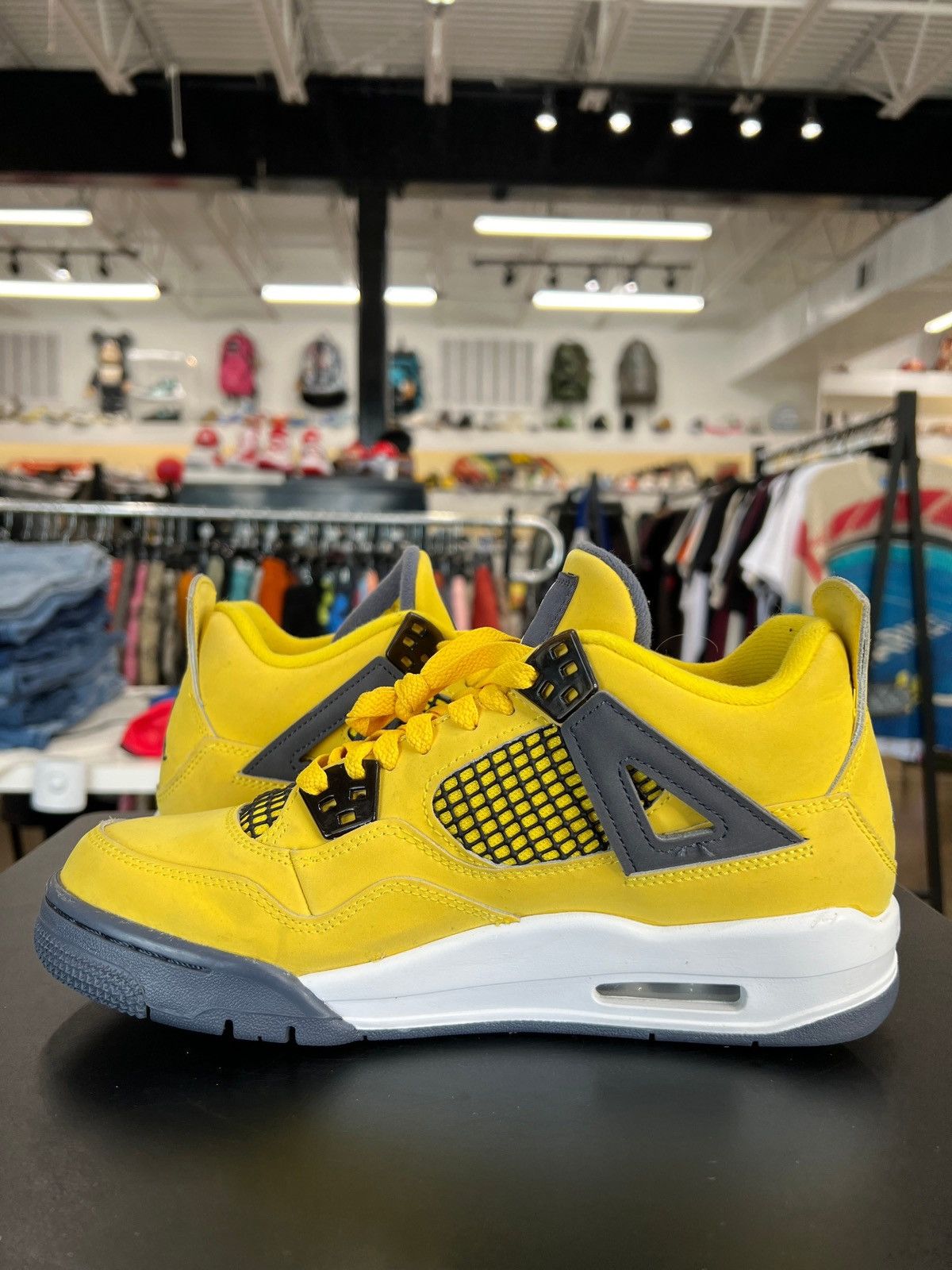 Jordan Brand Air Jordan 4 Lightning Sz. 6.5Y (2021) Size US 6.5 / EU 39-40 - 3 Thumbnail