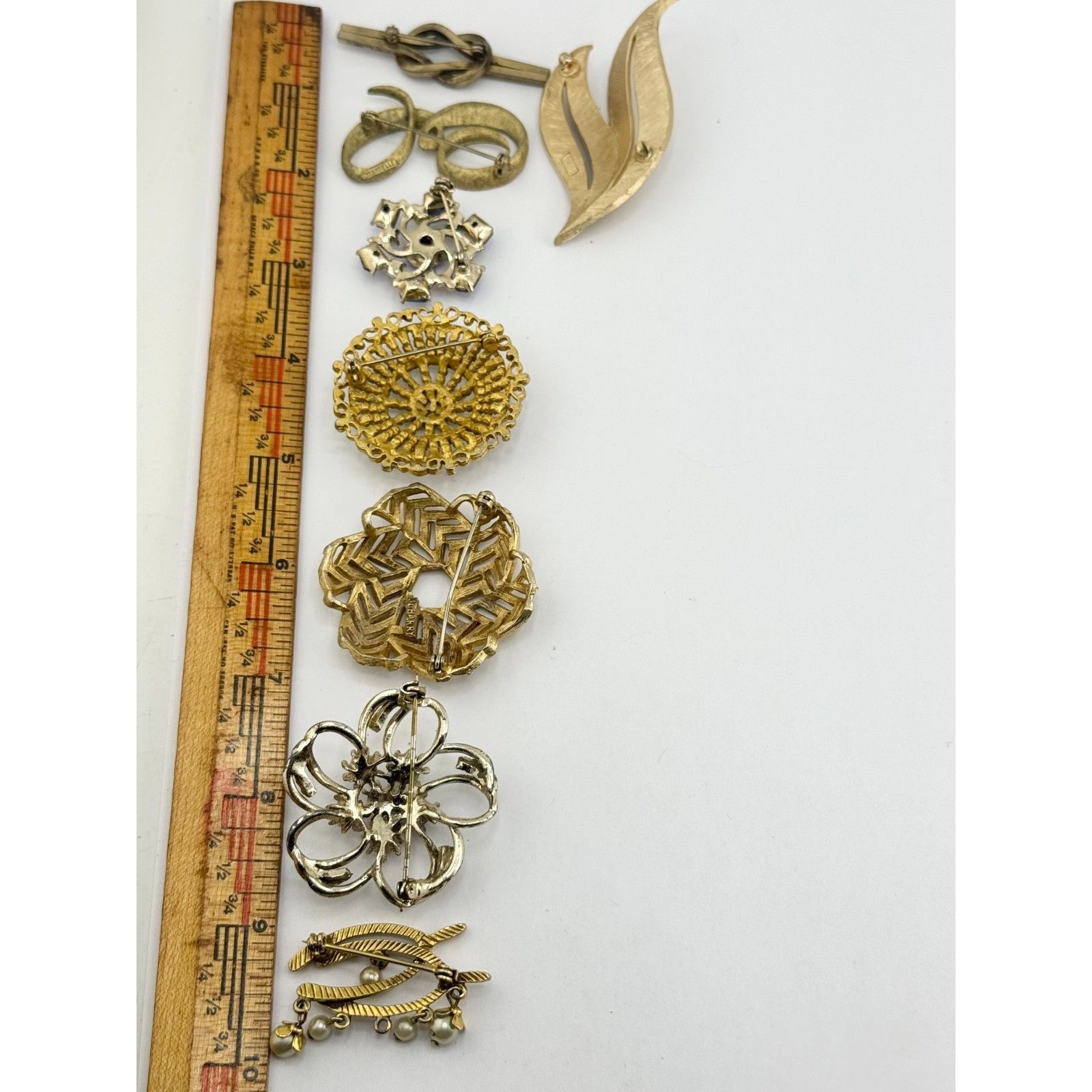Vintage Vintage lot of 8 gold tone brooch pins Size ONE SIZE - 4 Thumbnail