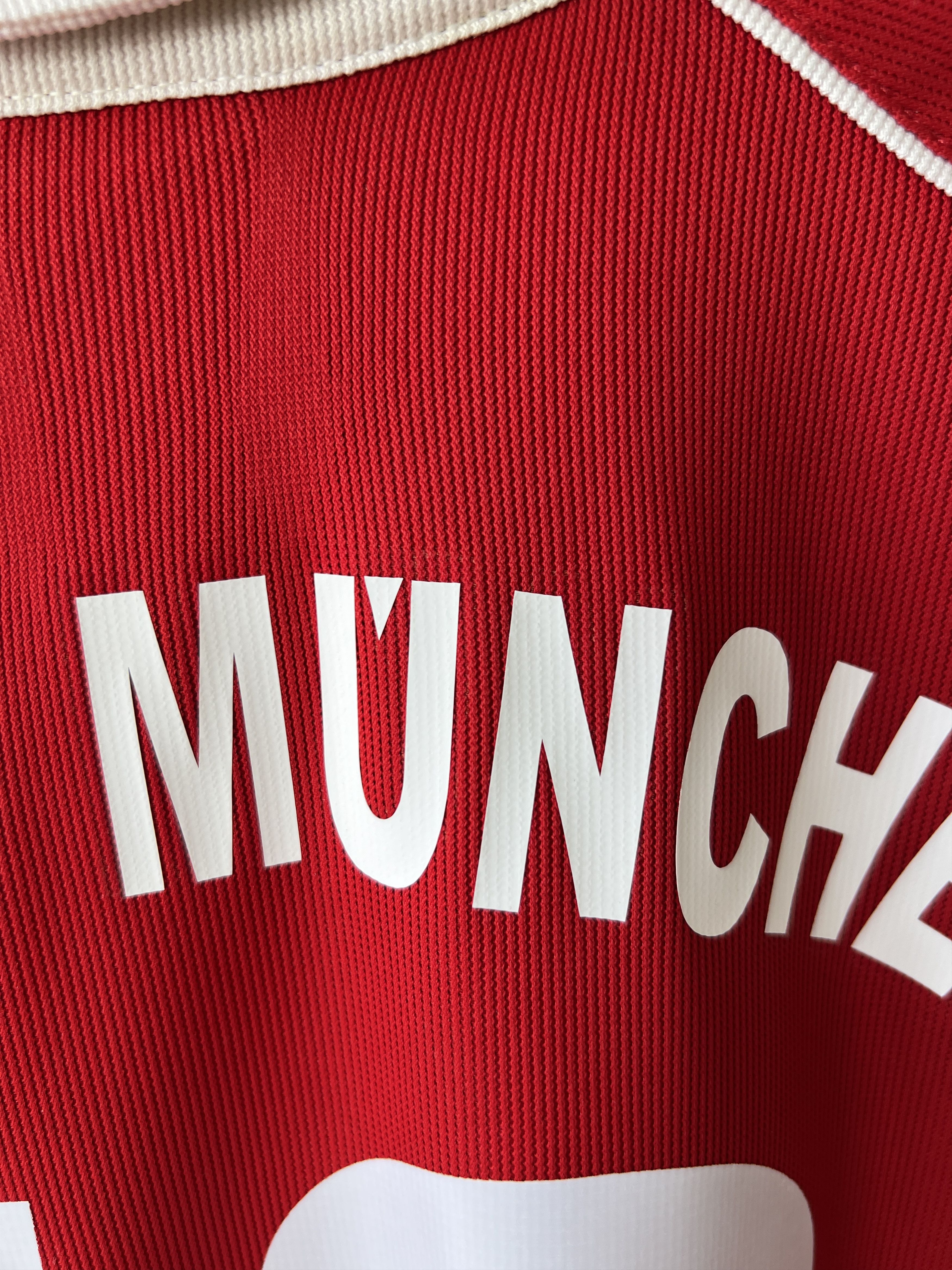 Adidas (M fits L) Bayern Munich 2005-07 Home Kit Ballack #13 Size US M / EU 48-50 / 2 - 7 Thumbnail