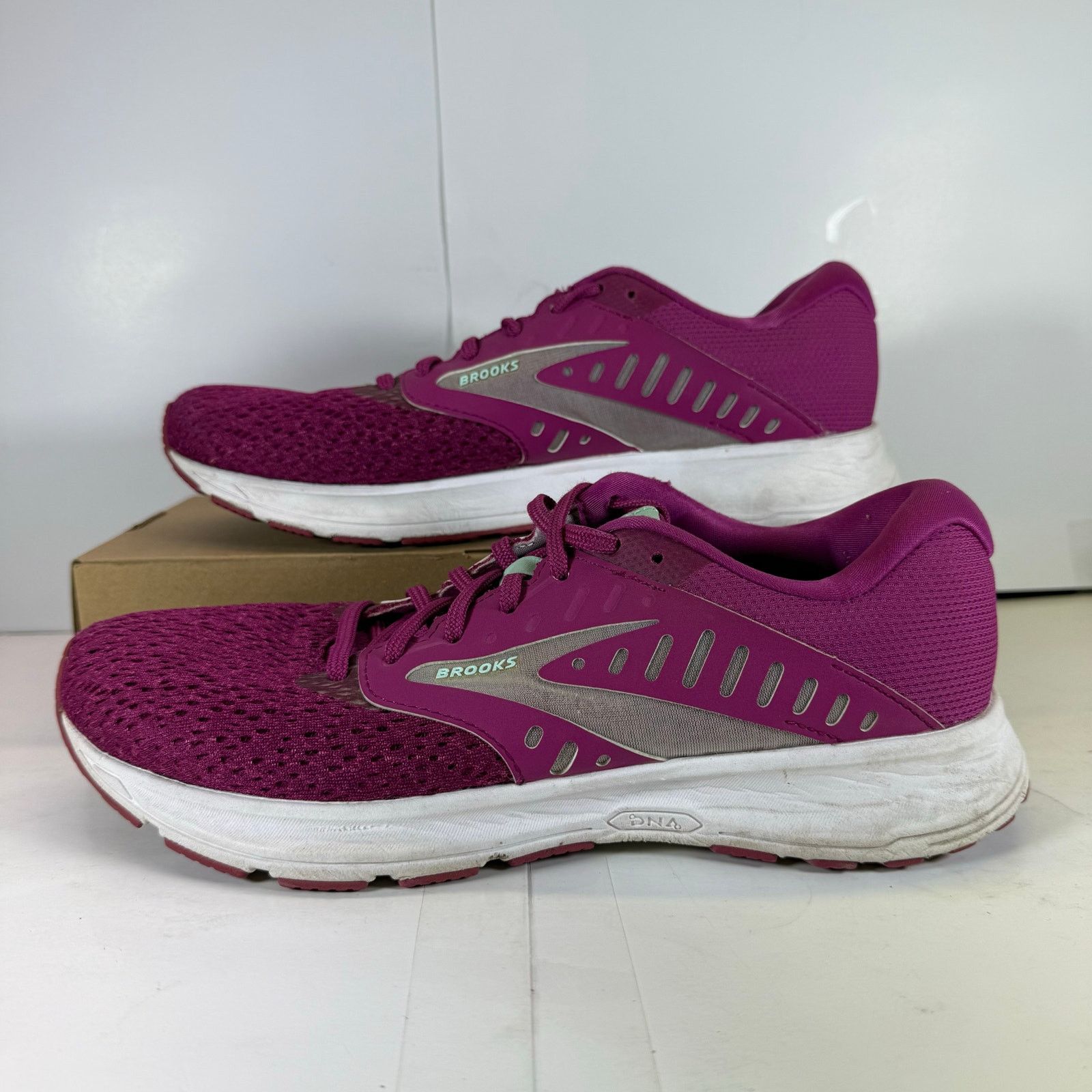 Brooks Brooks Range 2 1203621B553 Pink/Gray Size 9 Women Size US 9 / IT 39 - 1 Thumbnail