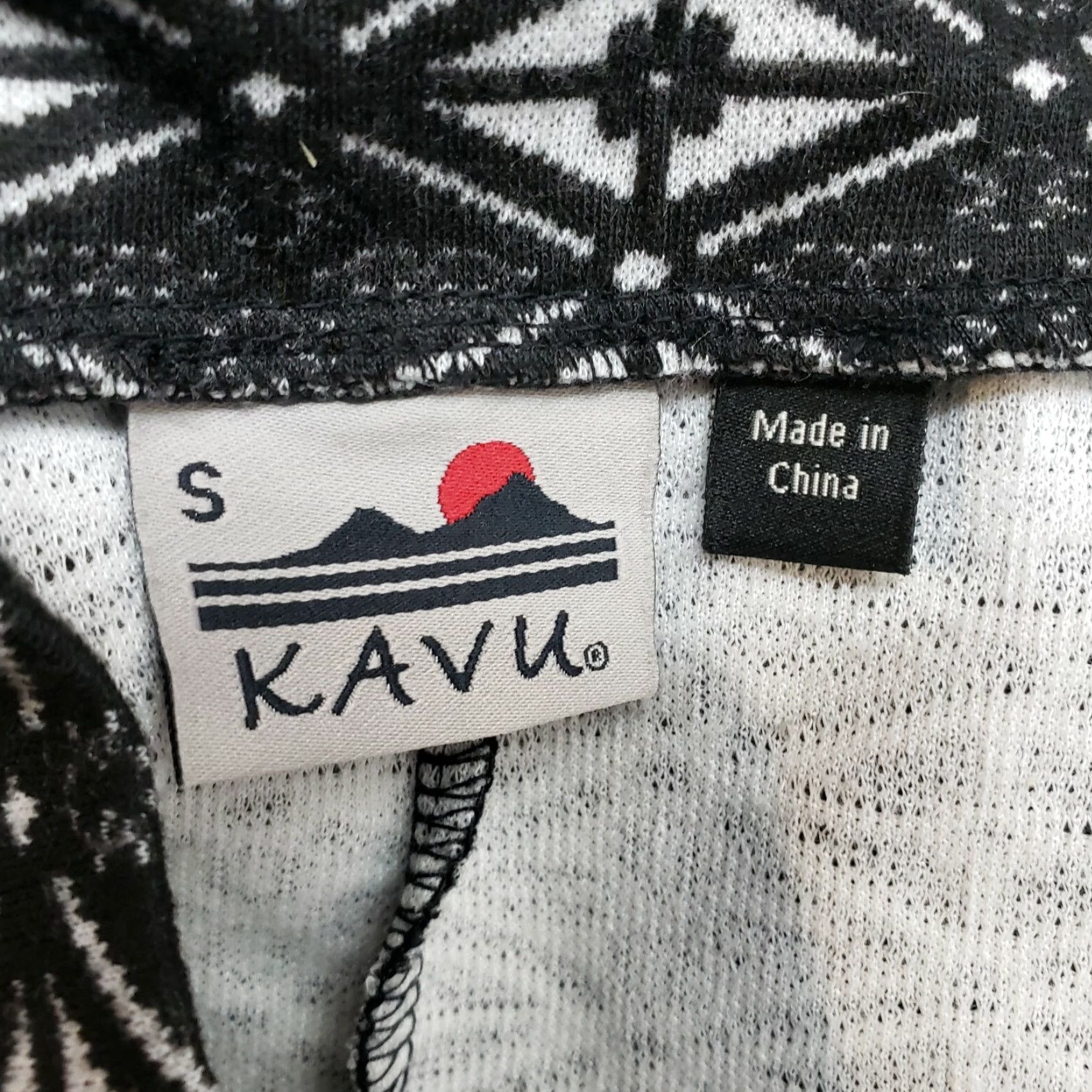 KAVU Kavu Skirt S Black White Geometric Pull On Casual Women Subcategory: Skirt Regular Size Small Pattern: Geometric 26" Length 15.5" Waist Size 28" / US 6 / IT 42 - 3 Thumbnail