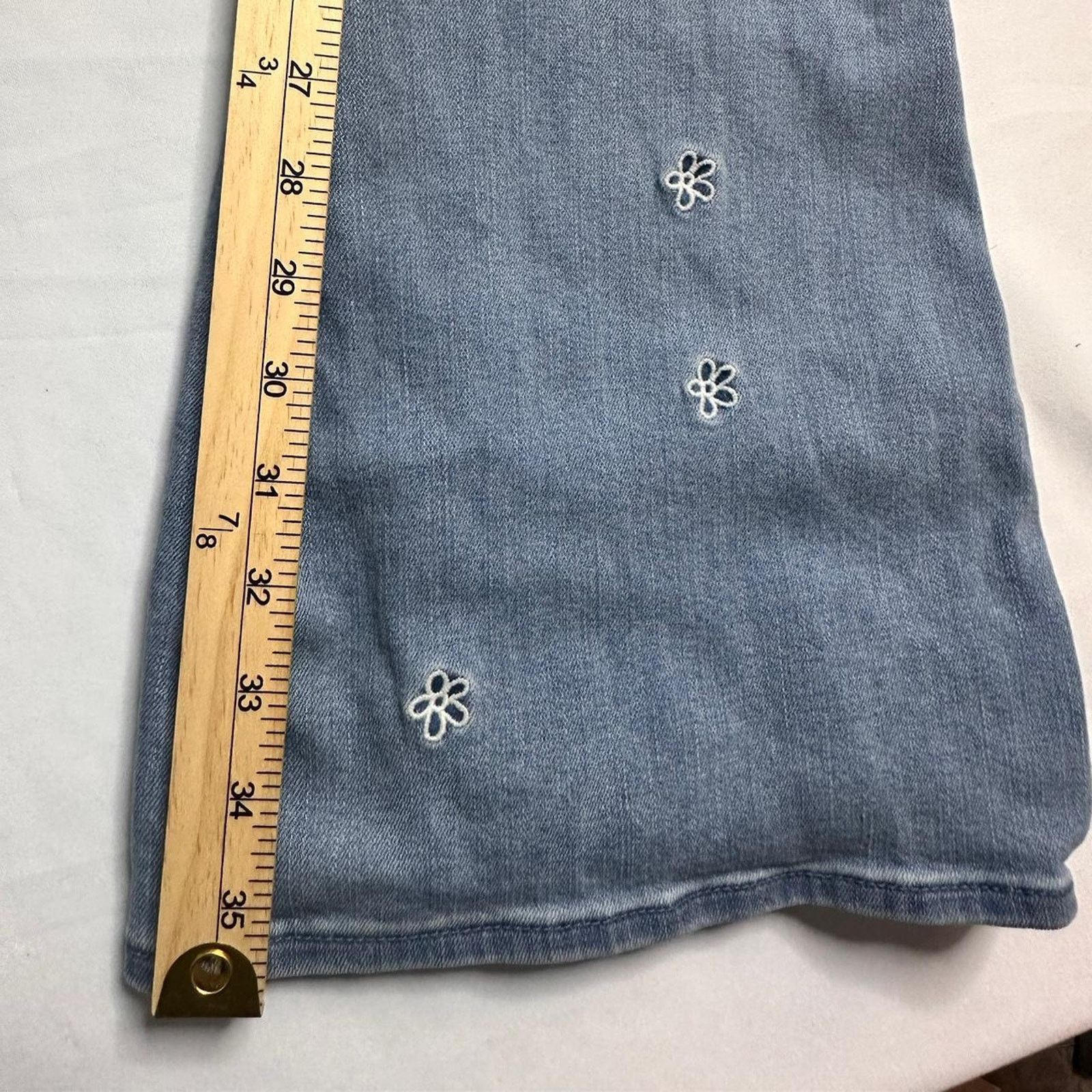 Hollister Hollister high rise flared embroidered Size 26" / US 2 / IT 38 - 6 Thumbnail