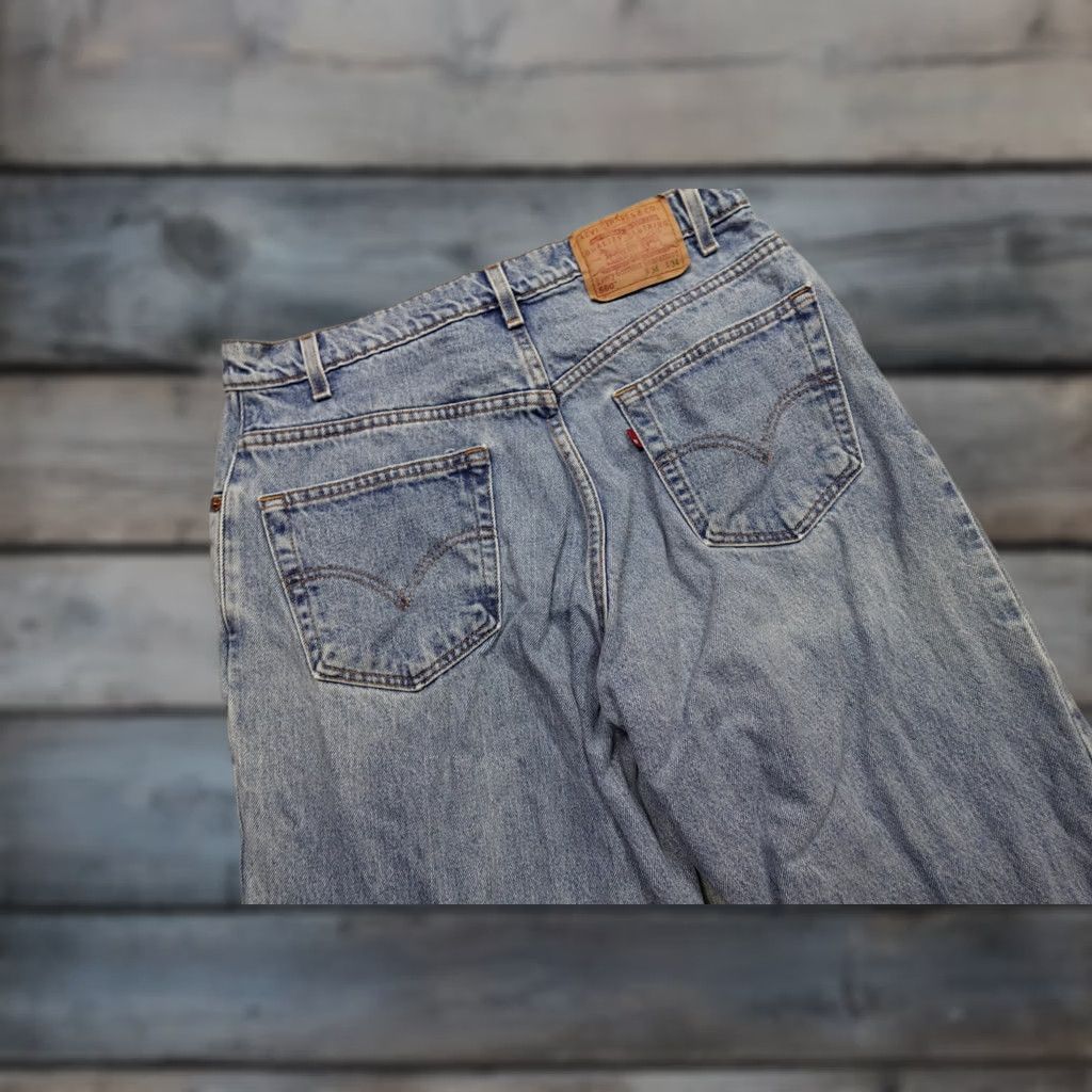 Levi's Vintage Levi's 560 Loose Fit Jeans Mens 34x34 Light Wash Denim Baggy Blue Light Wash Denim Jeans 560 Medium Mens Size US 34 / EU 50 - 1 Thumbnail